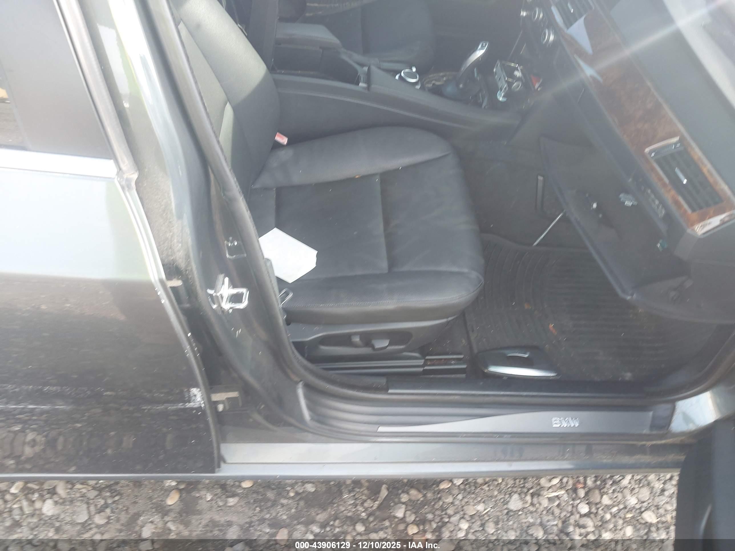 BMW 528XI image 5