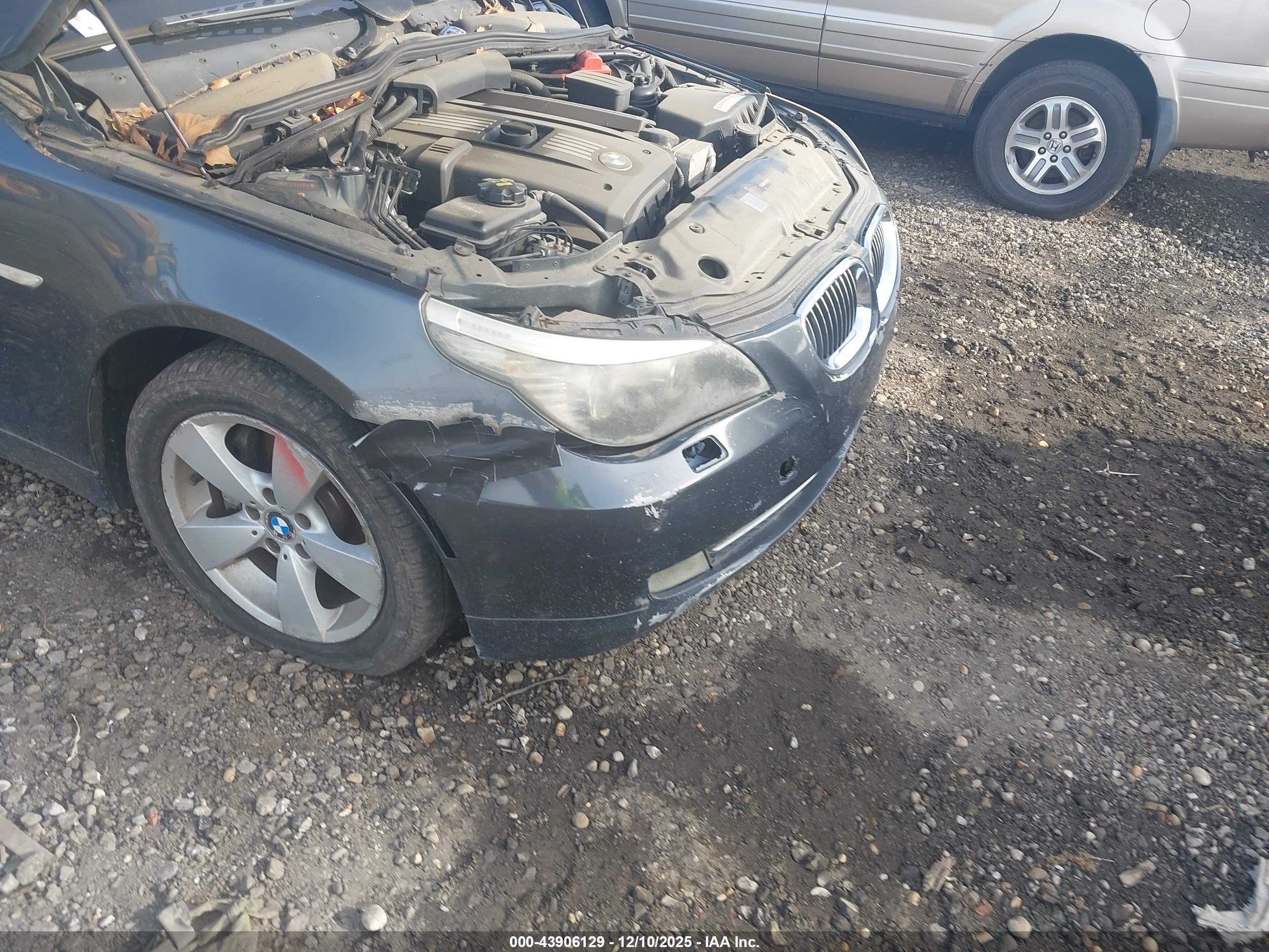 BMW 528XI image 6