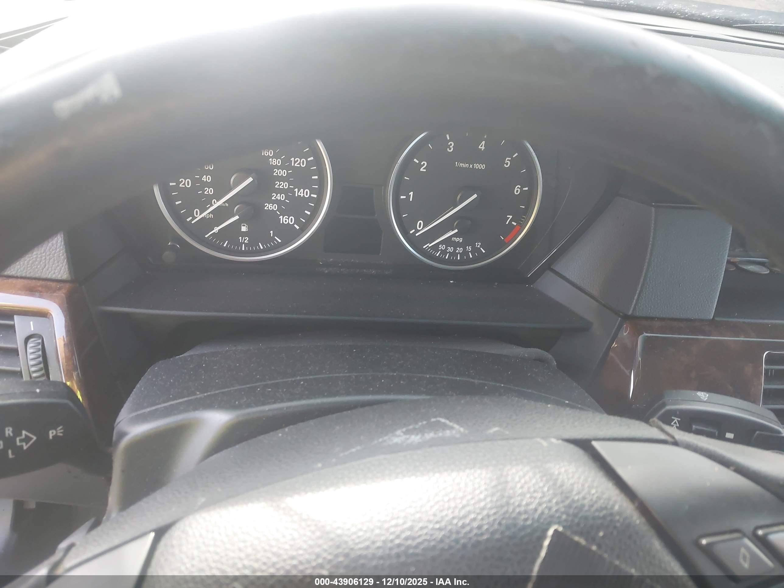 BMW 528XI image 7