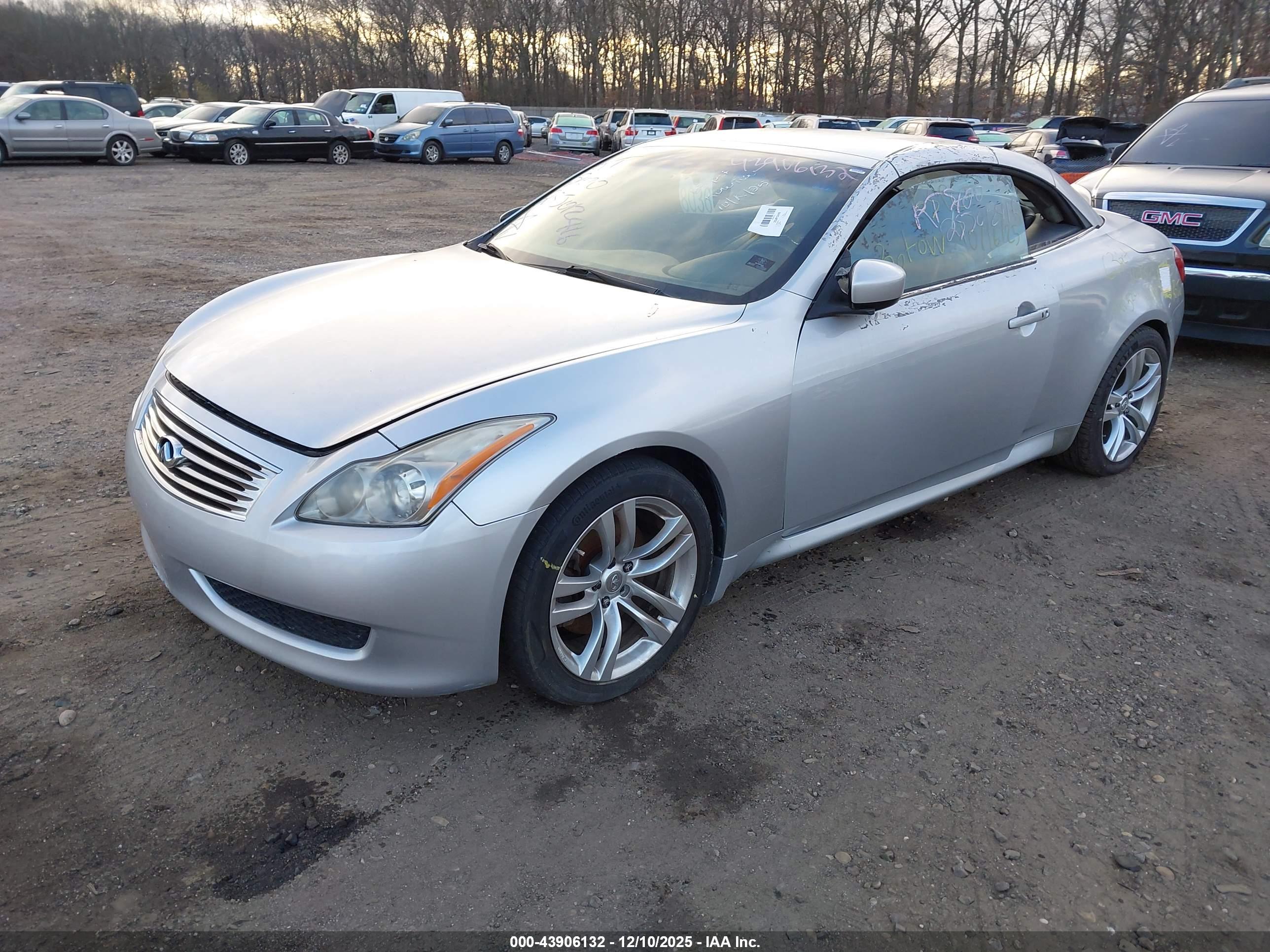 INFINITI G37 image 2
