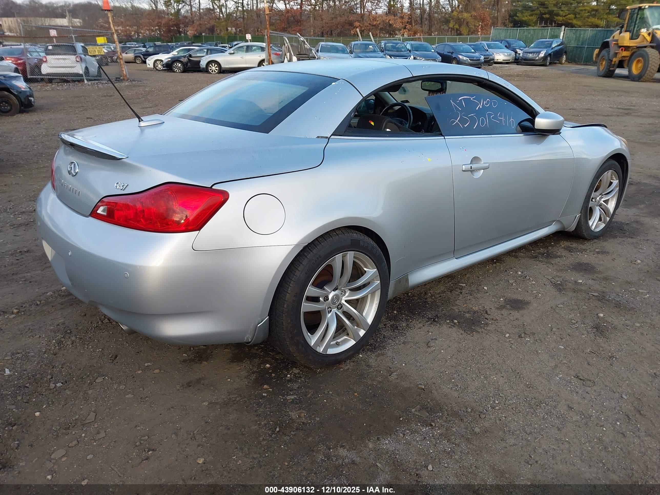 INFINITI G37 image 4