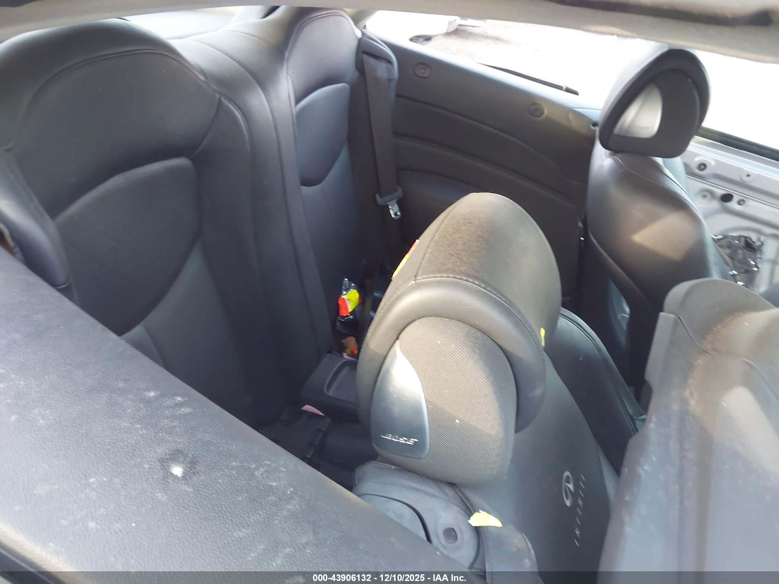 INFINITI G37 image 8