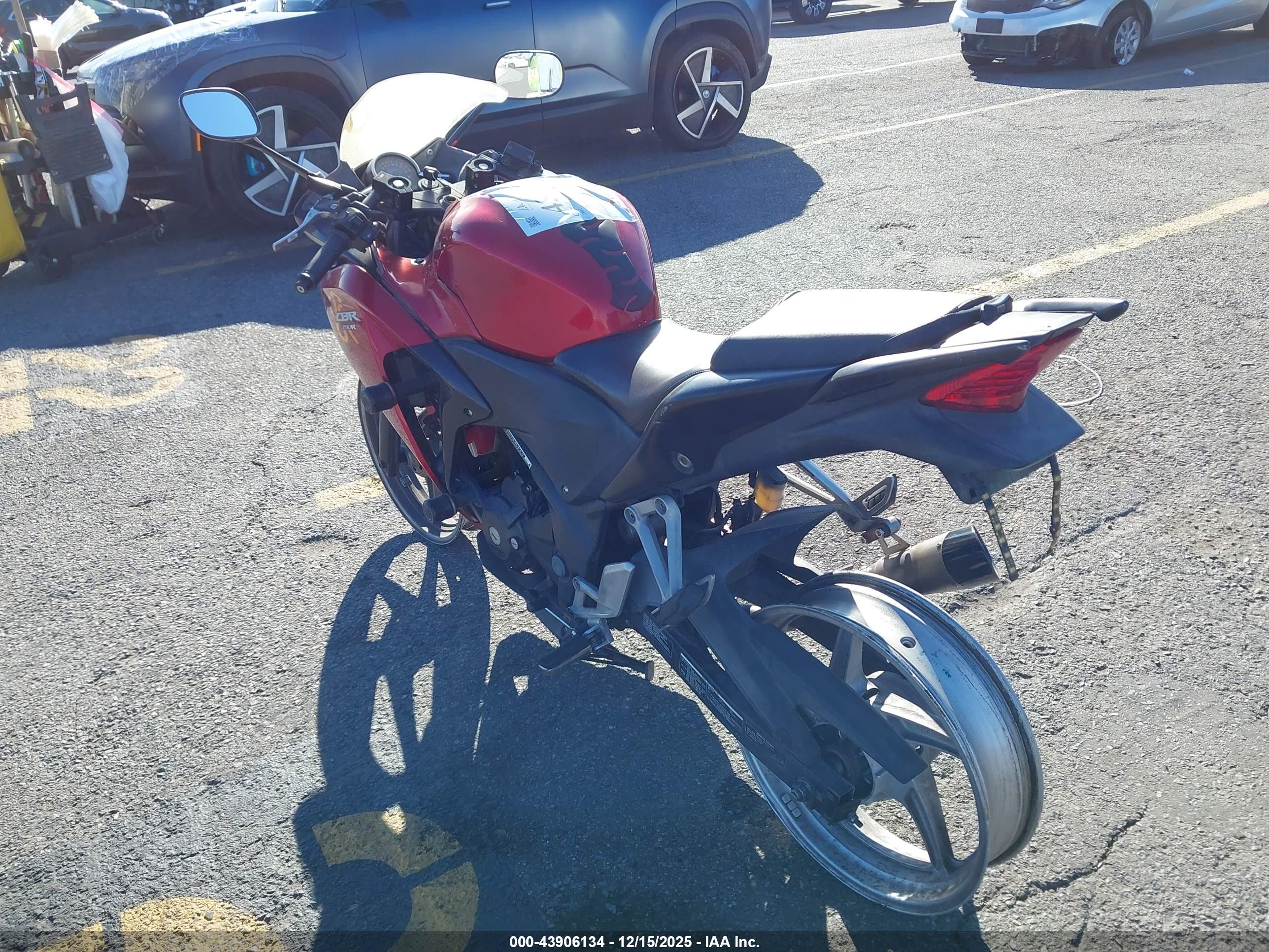 HONDA CBR250 image 3