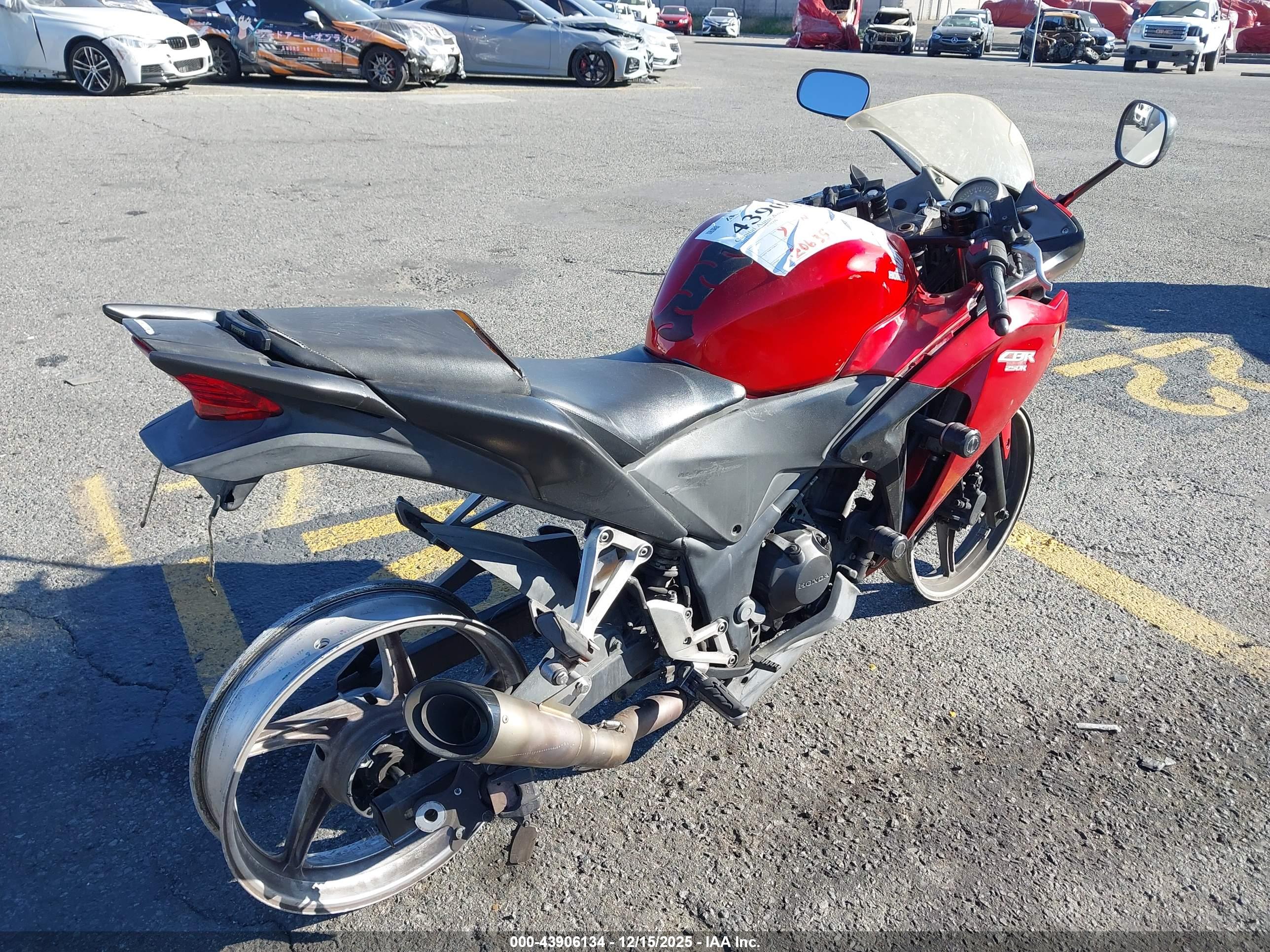 HONDA CBR250 image 4
