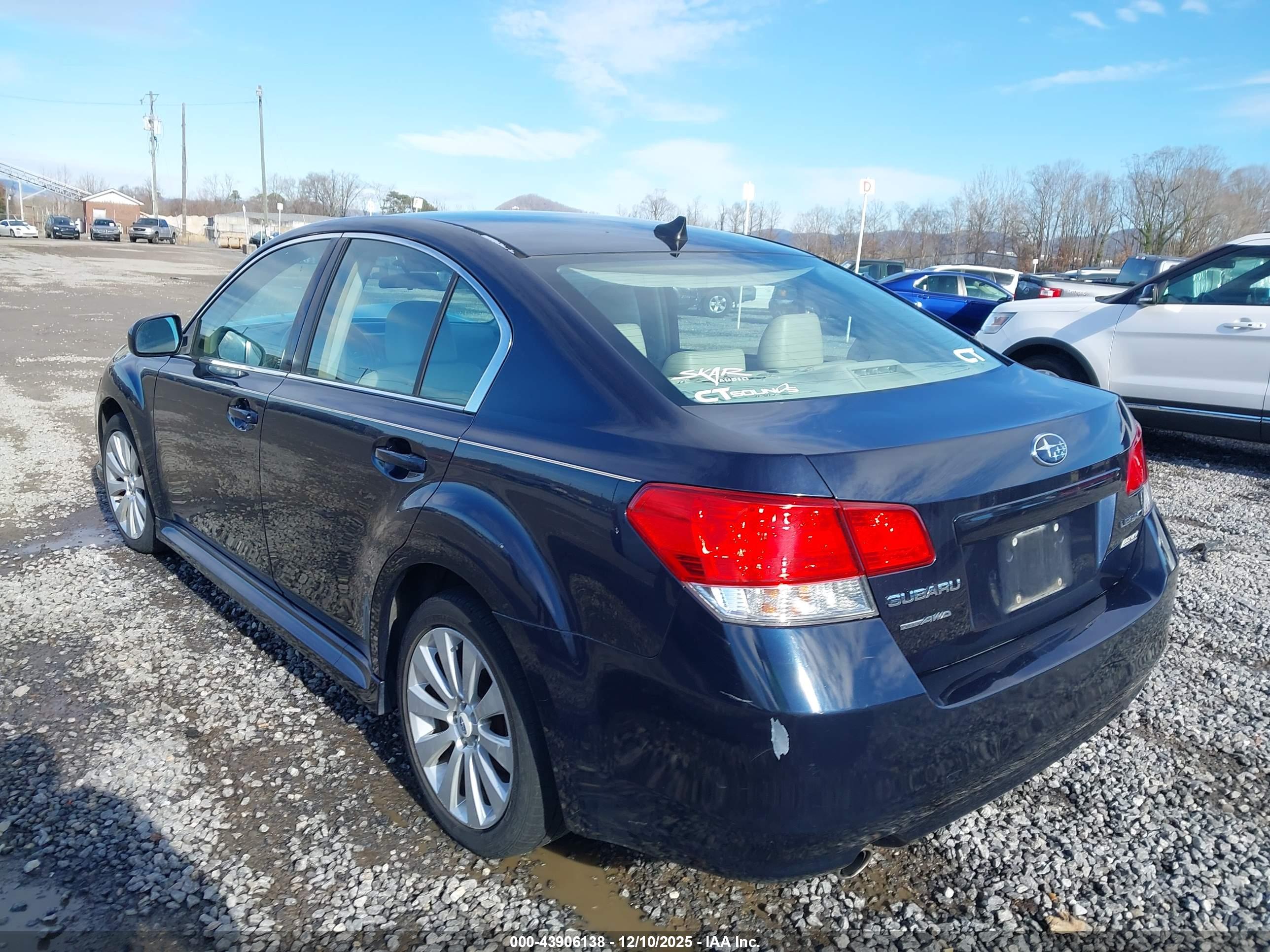 SUBARU LEGACY image 3