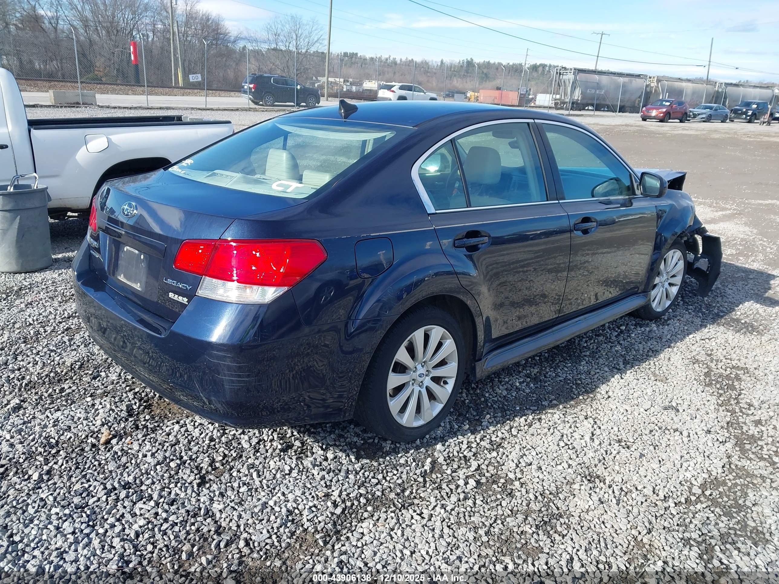 SUBARU LEGACY image 4