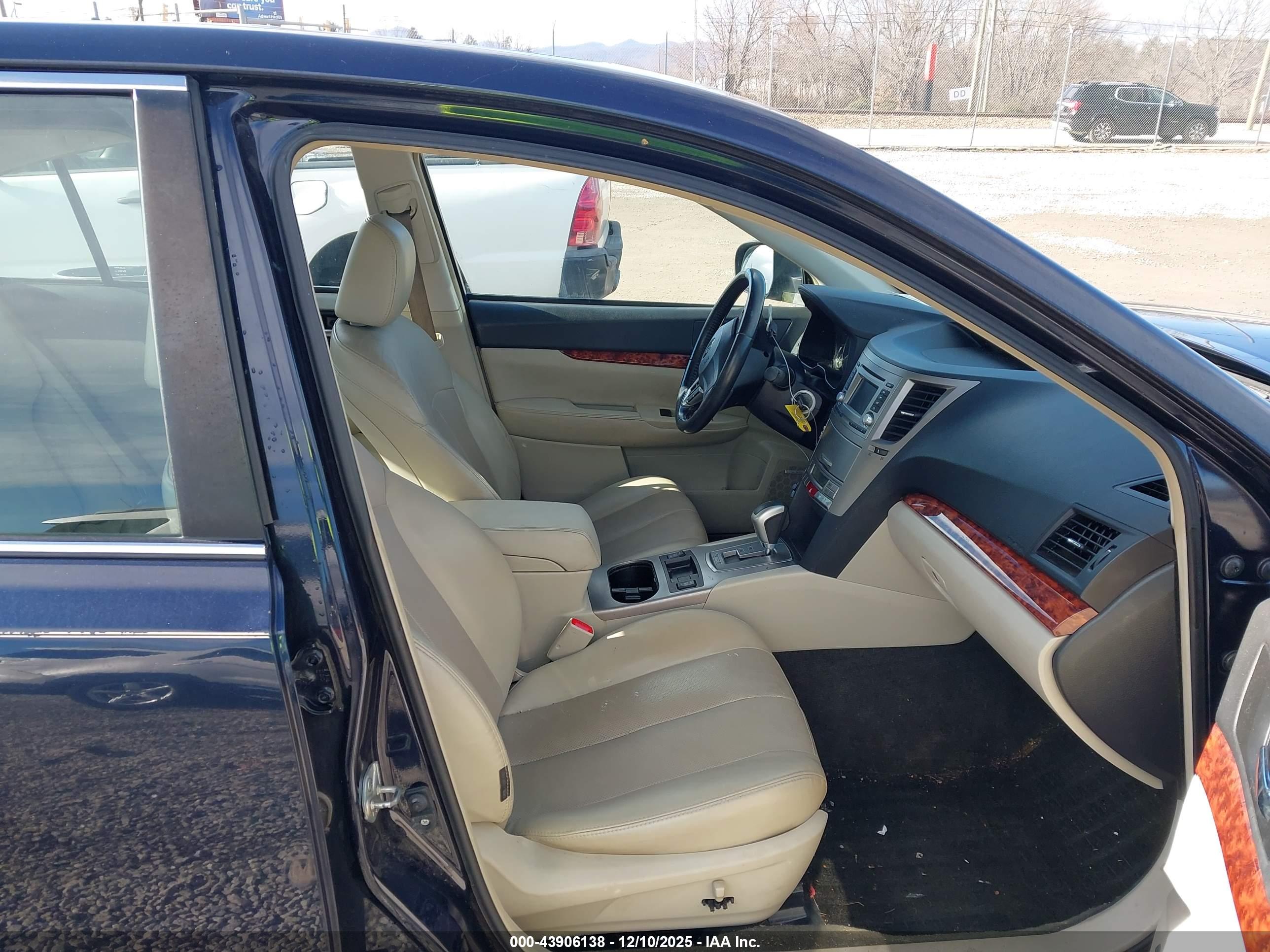 SUBARU LEGACY image 5
