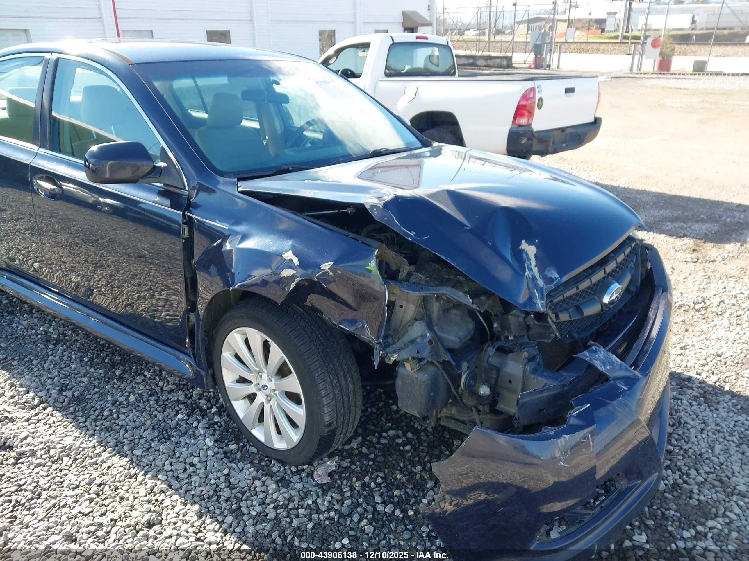 SUBARU LEGACY image 6