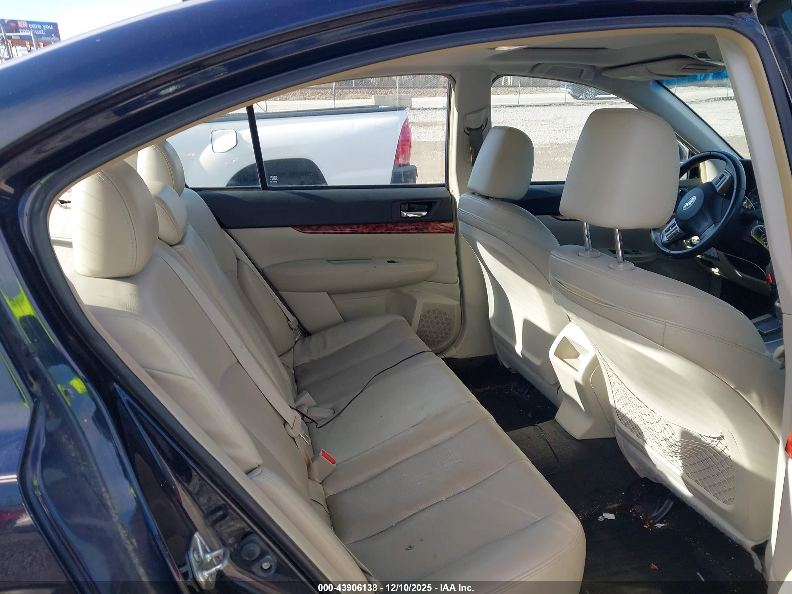 SUBARU LEGACY image 8