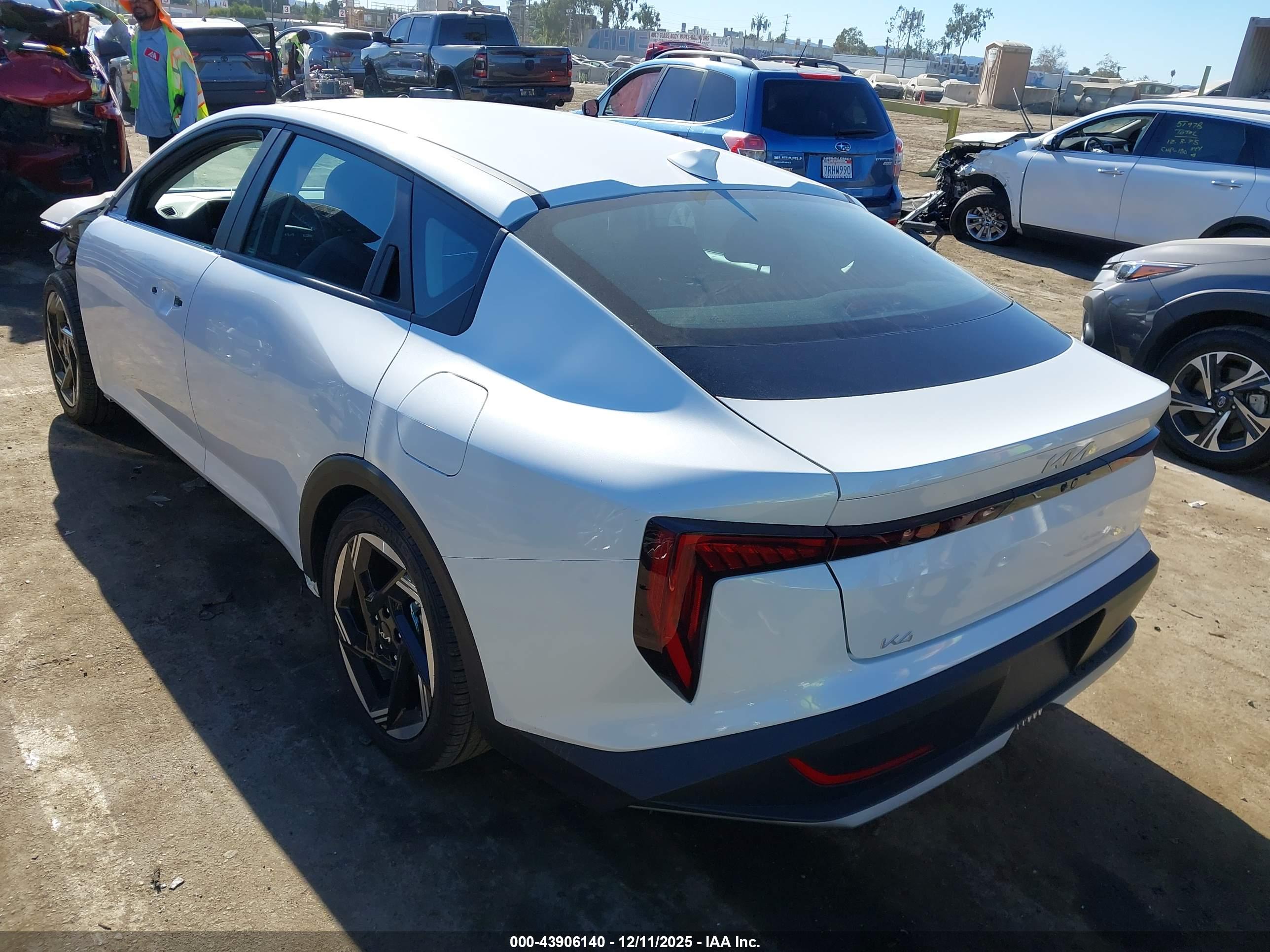 KIA K4 image 3