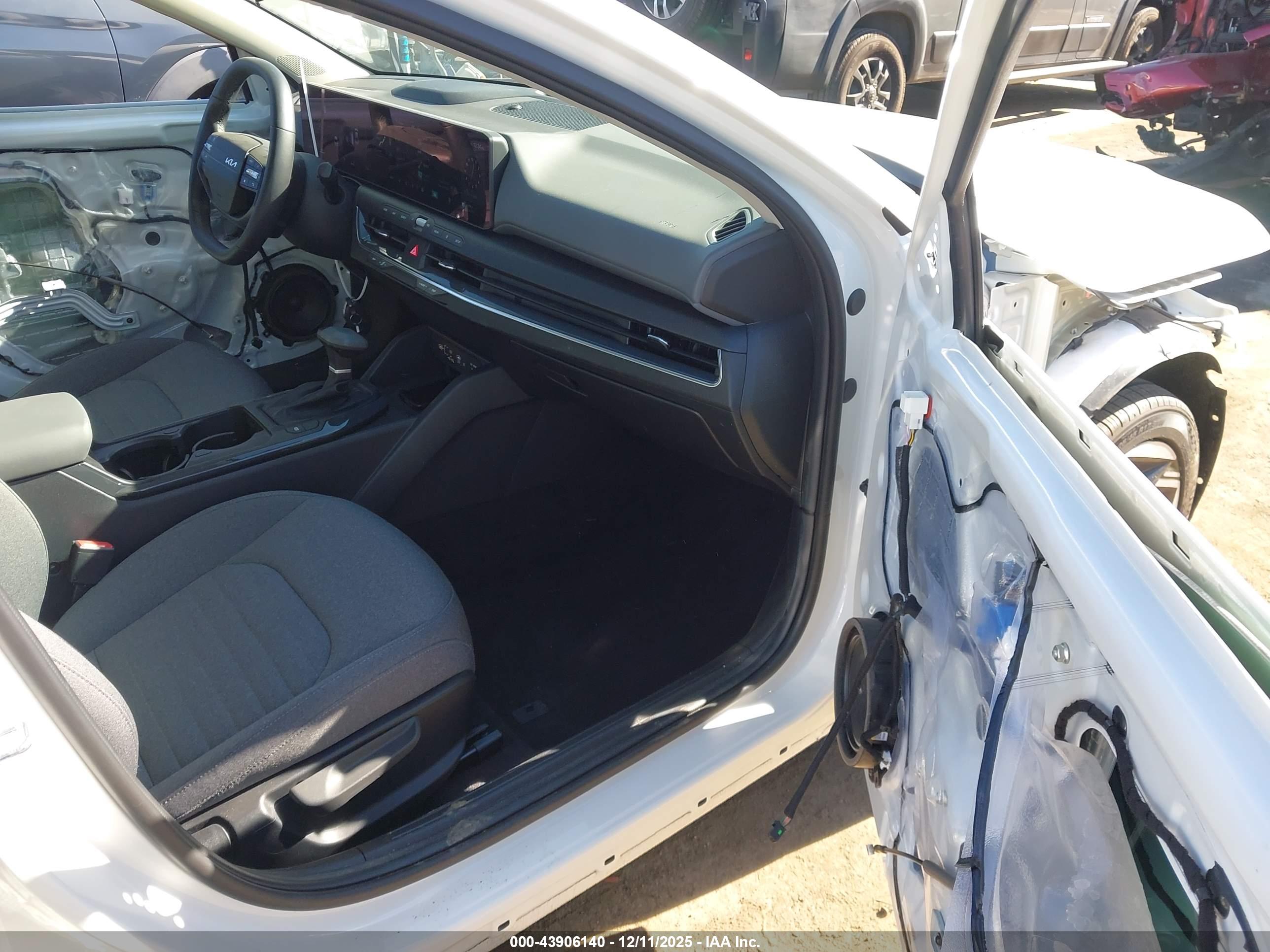 KIA K4 image 5
