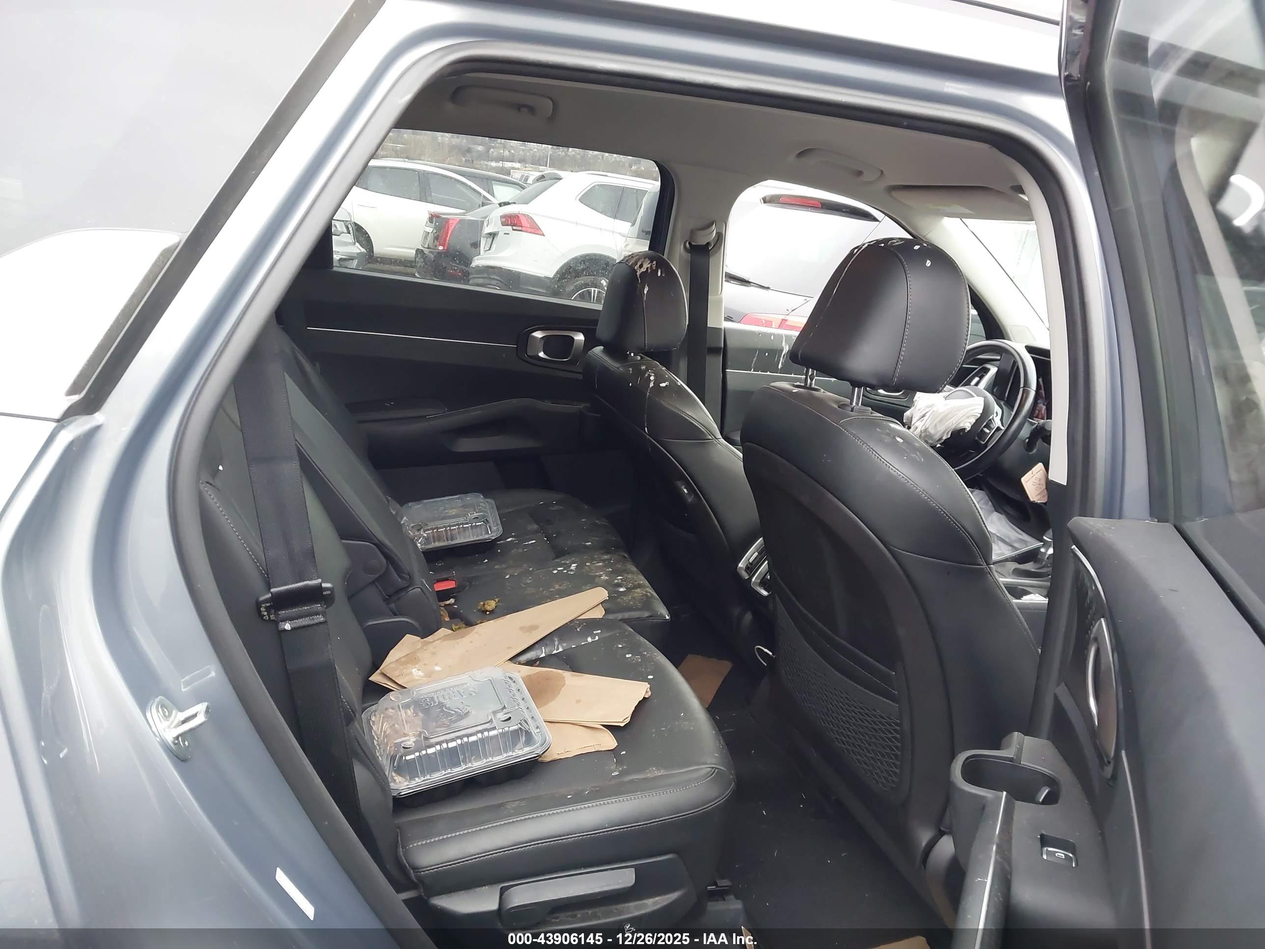 KIA SORENTO image 8