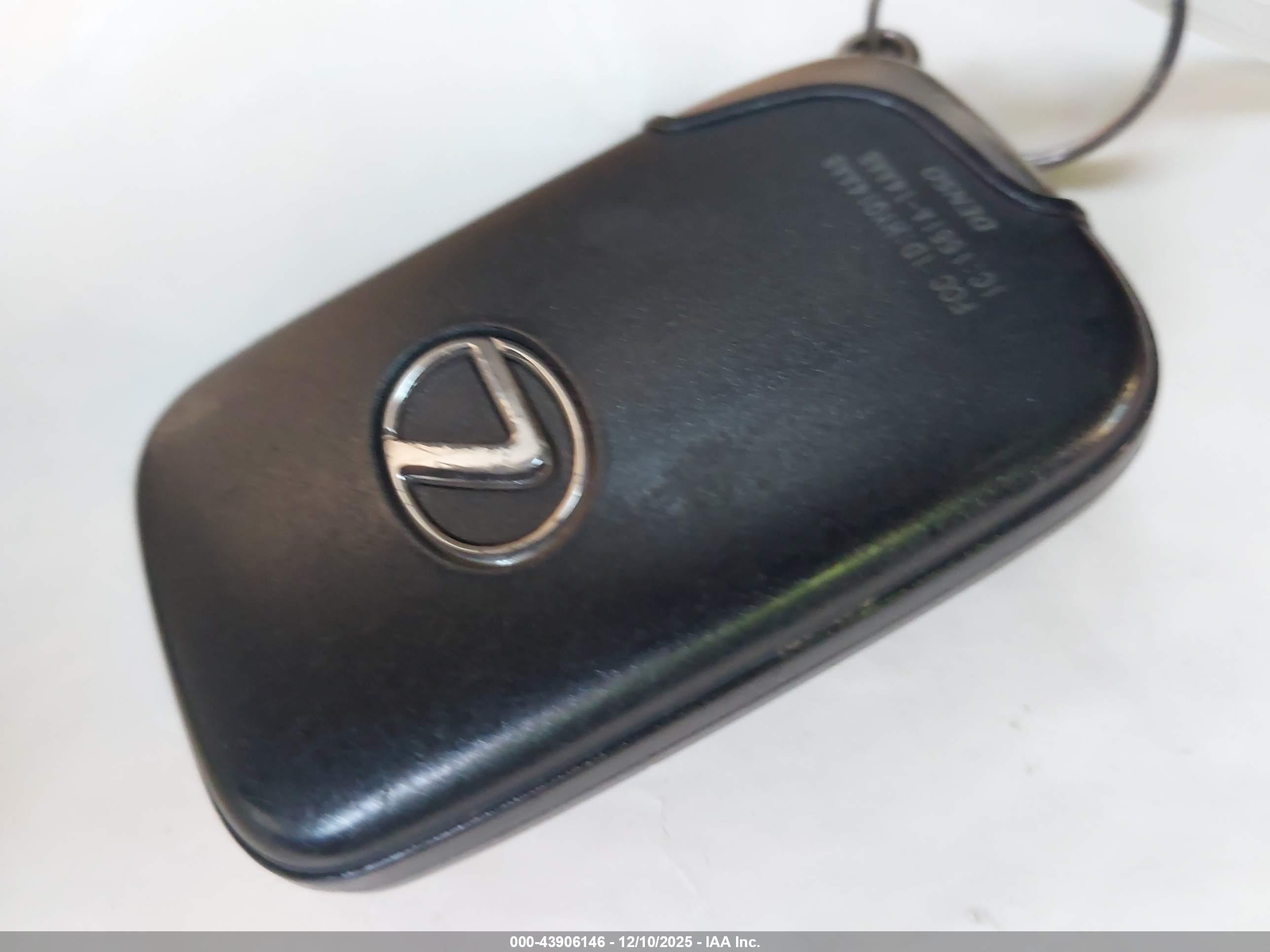LEXUS ES image 11