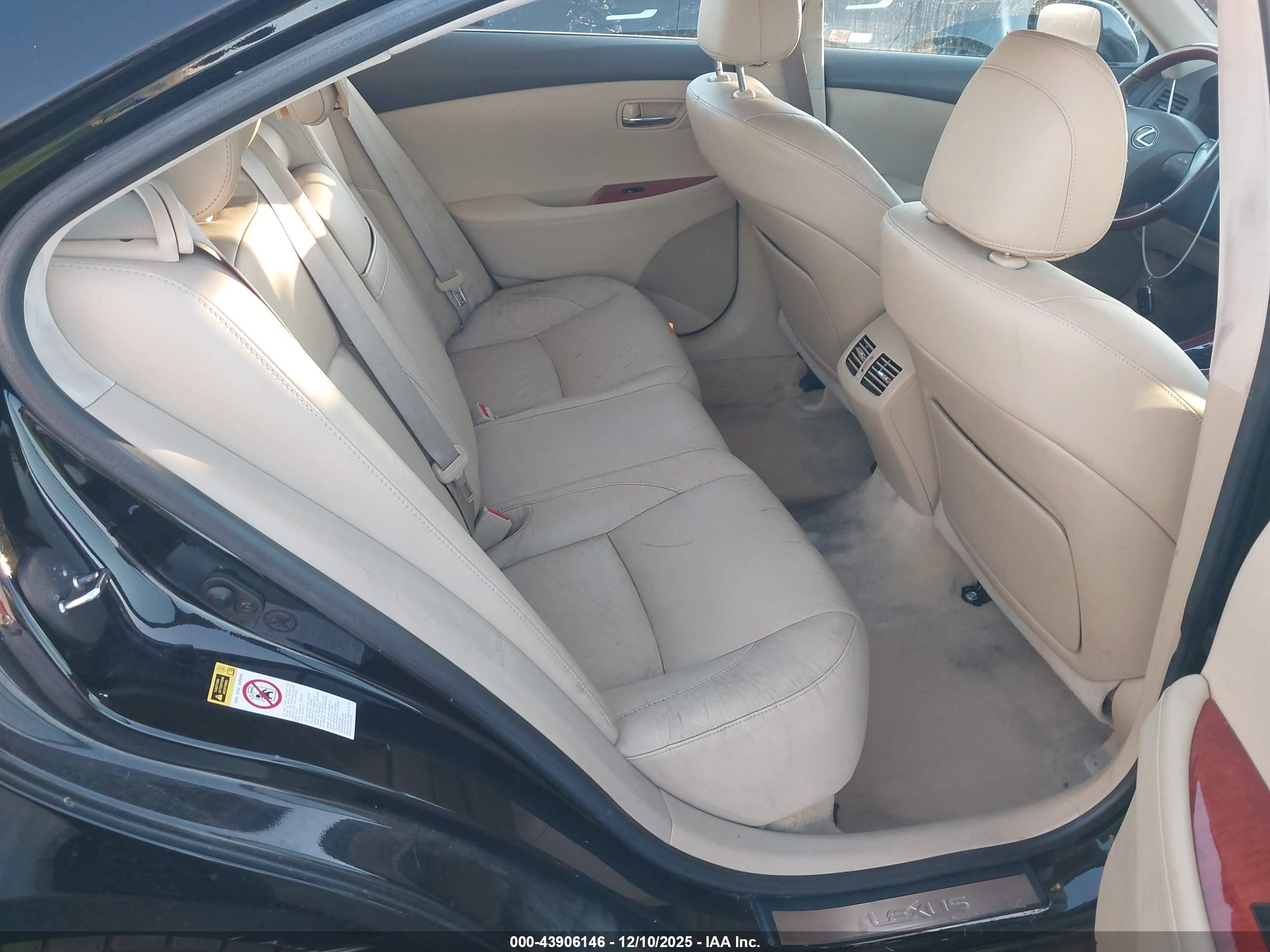 LEXUS ES image 8