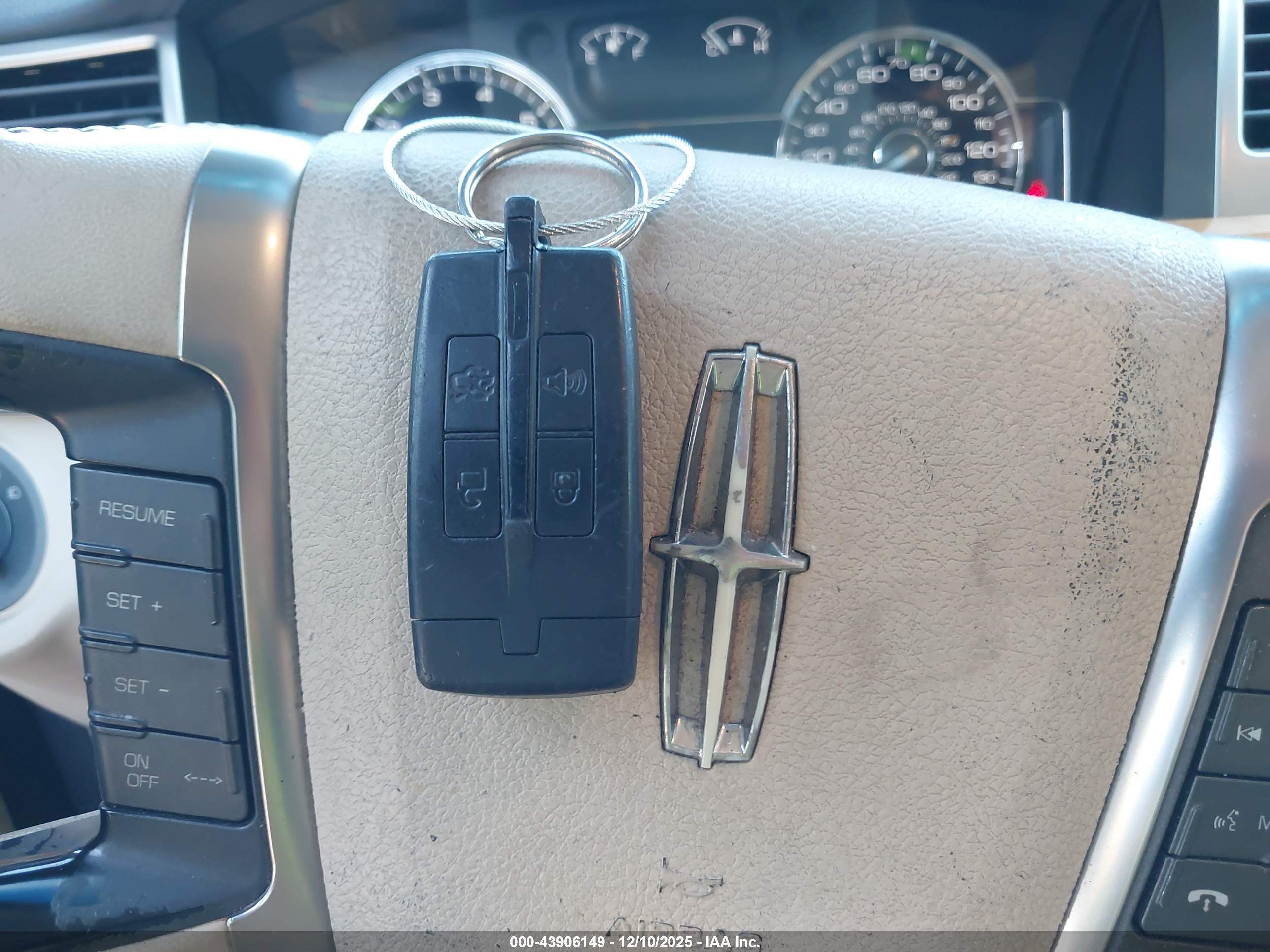 LINCOLN MKS image 11