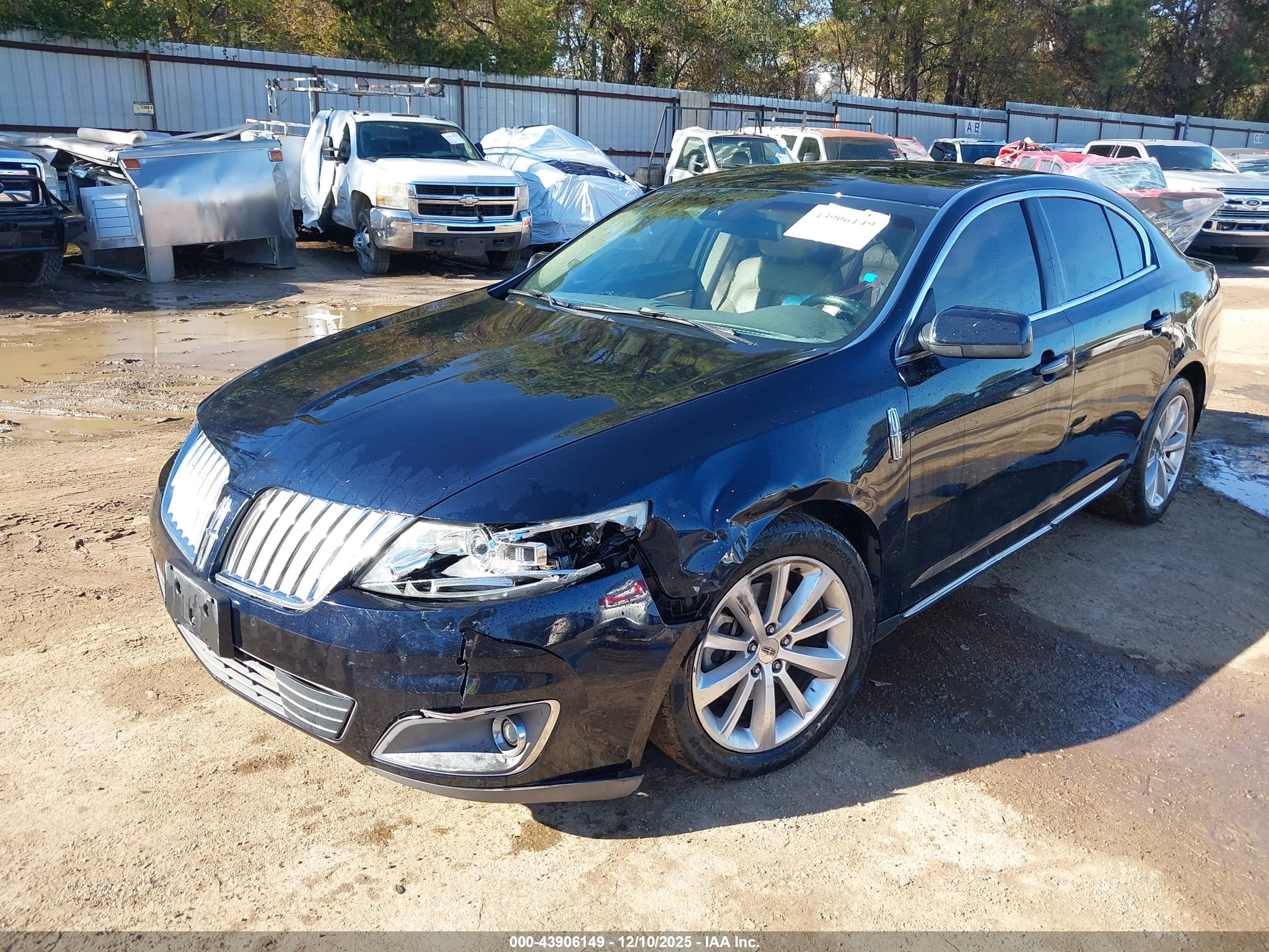 LINCOLN MKS image 2