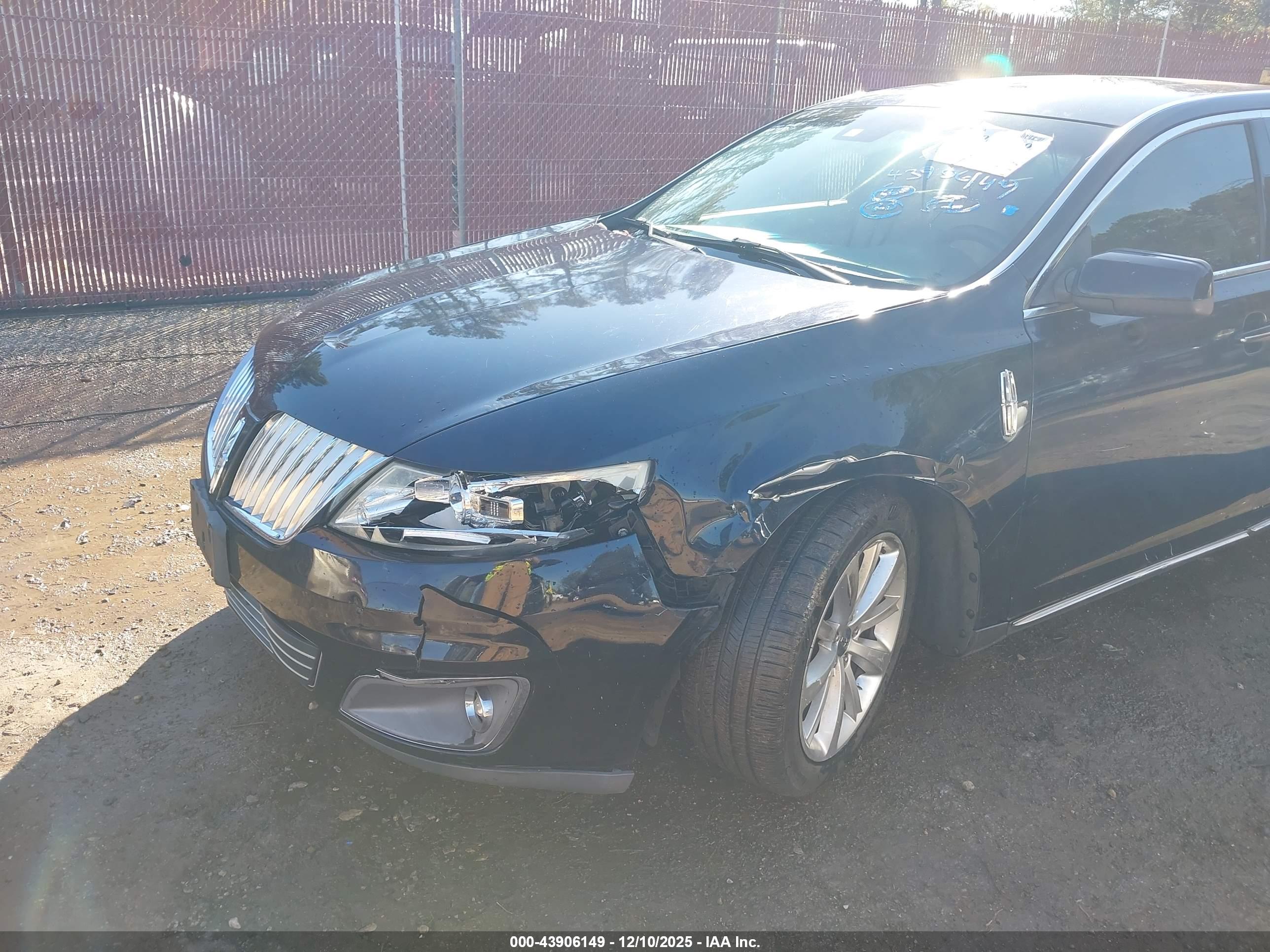 LINCOLN MKS image 6