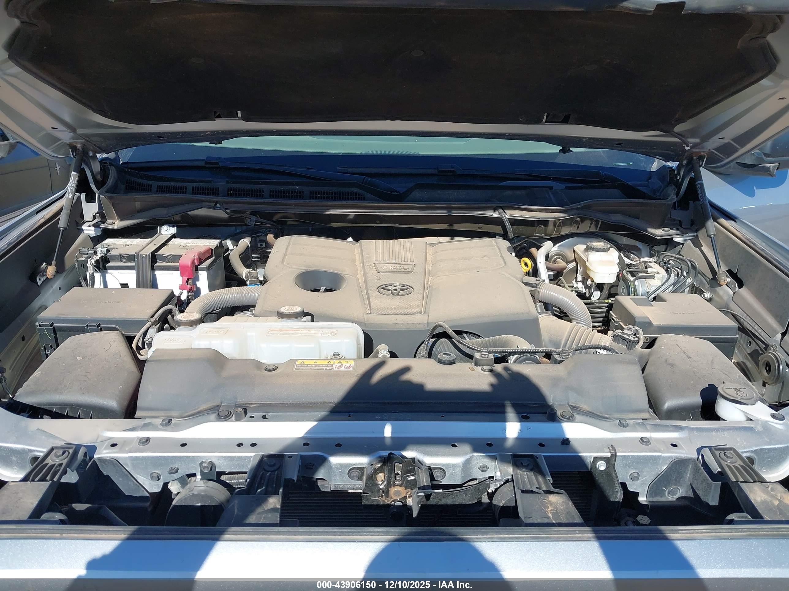 TOYOTA TUNDRA image 10