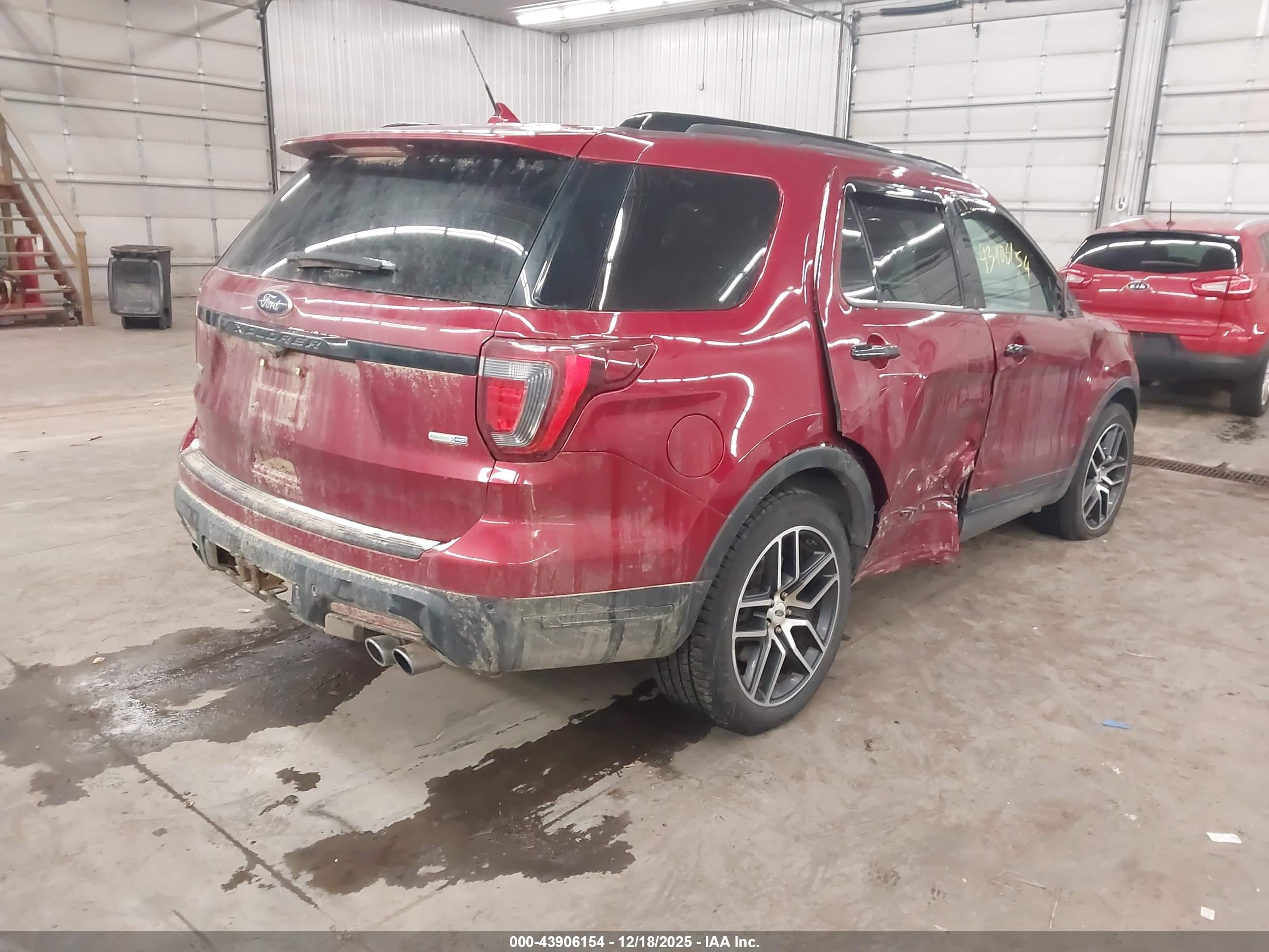 FORD EXPLORER image 4