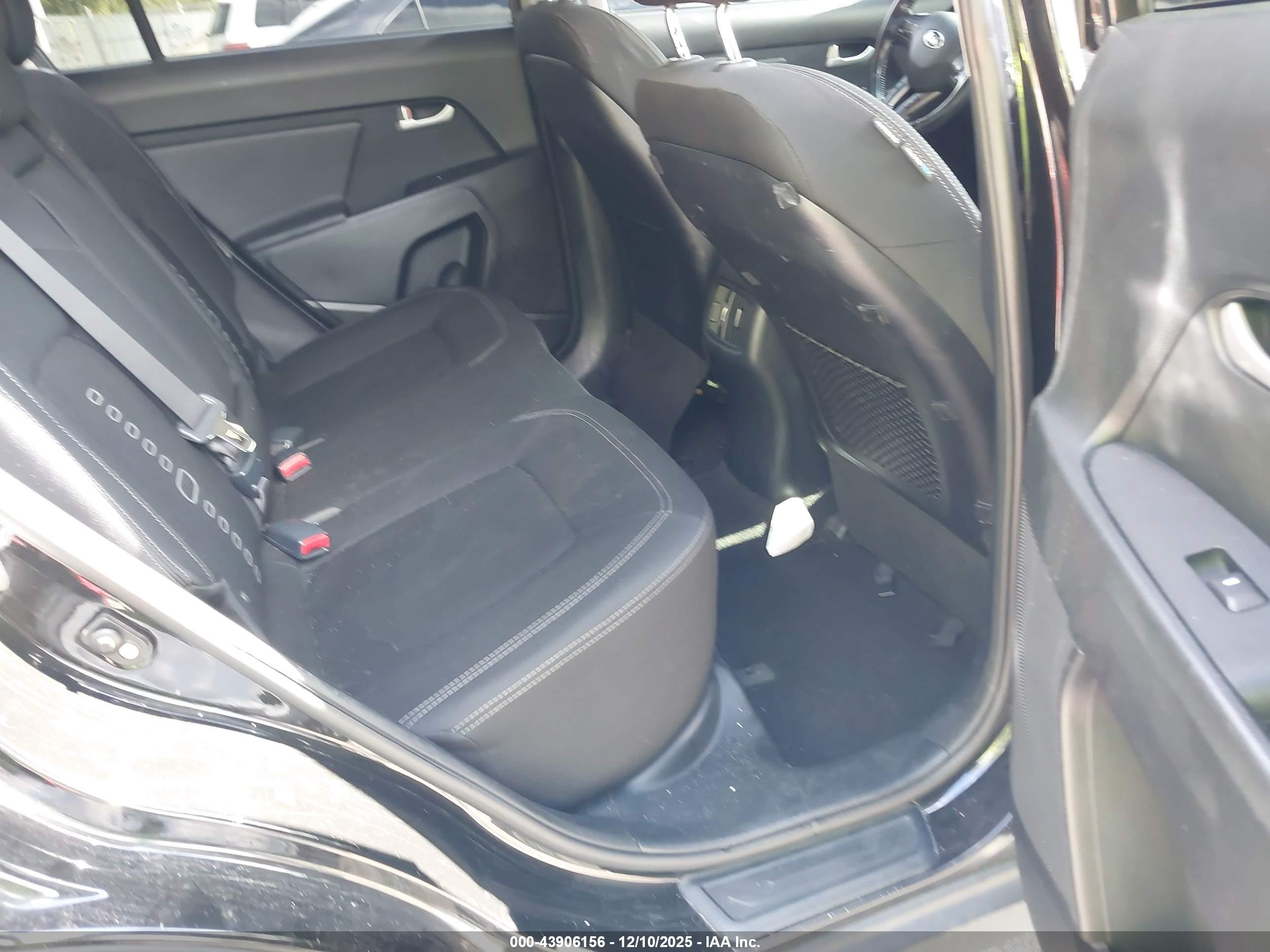KIA SPORTAGE image 8