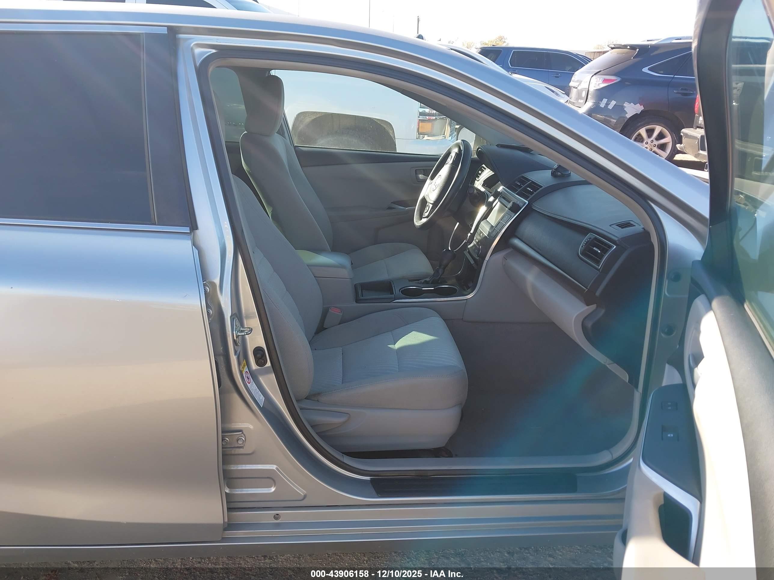 TOYOTA CAMRY image 5