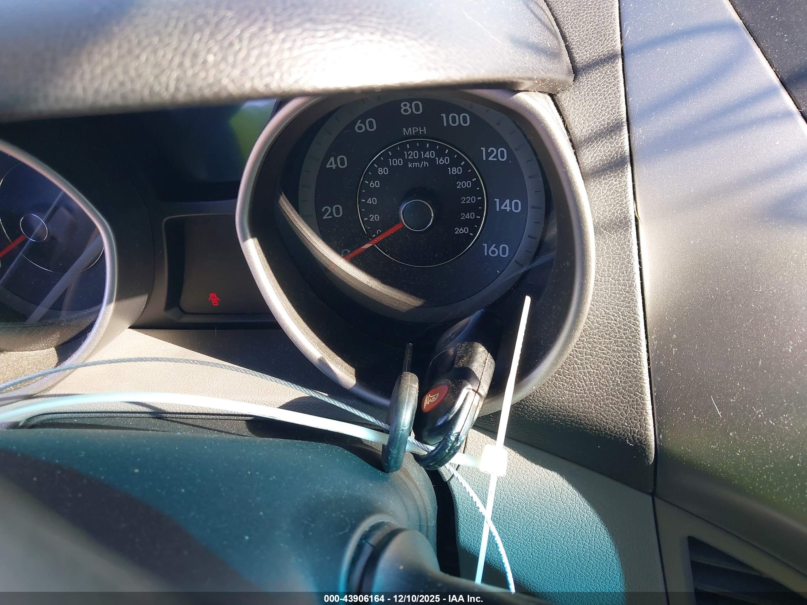 HYUNDAI ELANTRA image 11