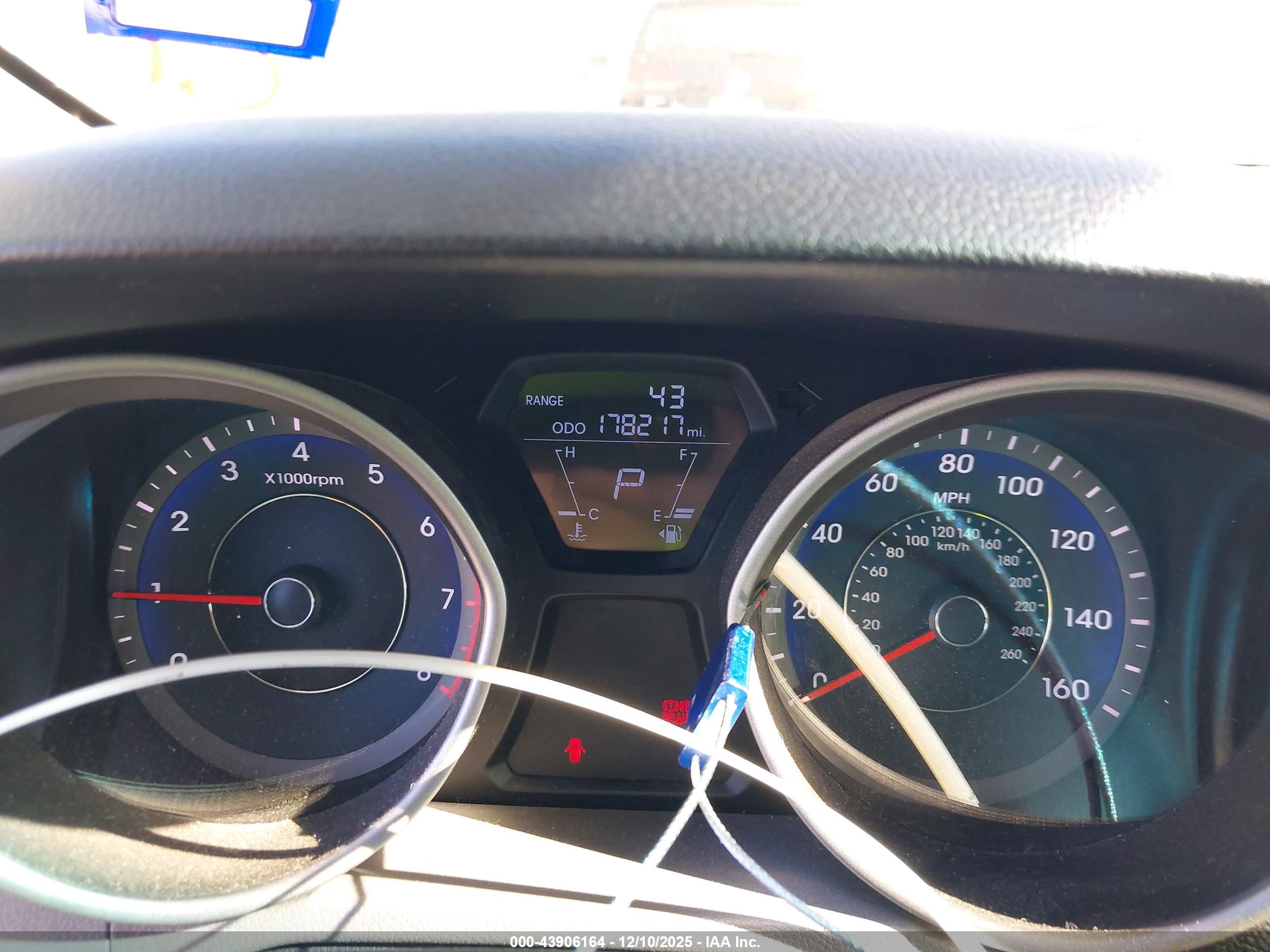 HYUNDAI ELANTRA image 7