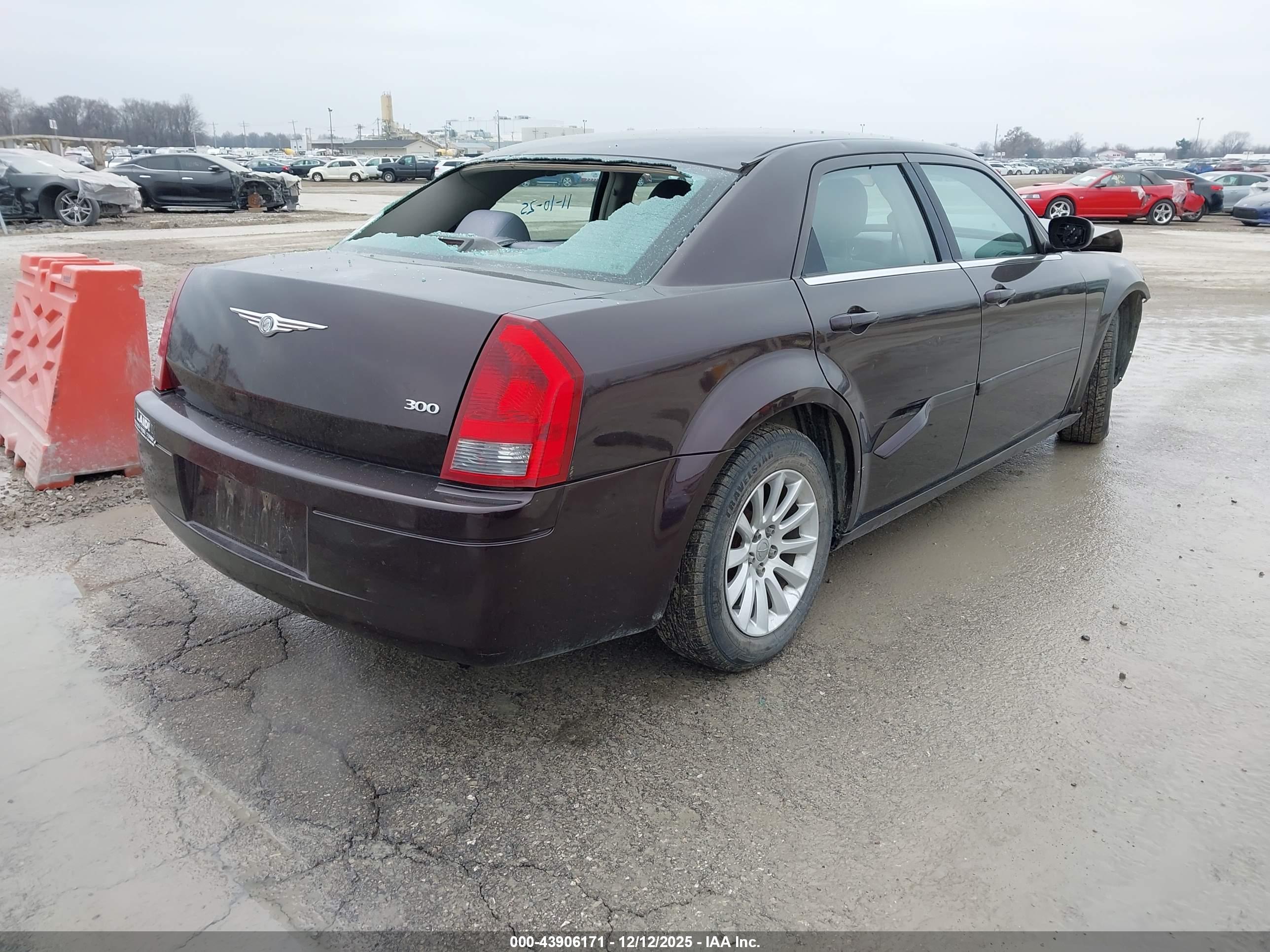CHRYSLER 300 image 4