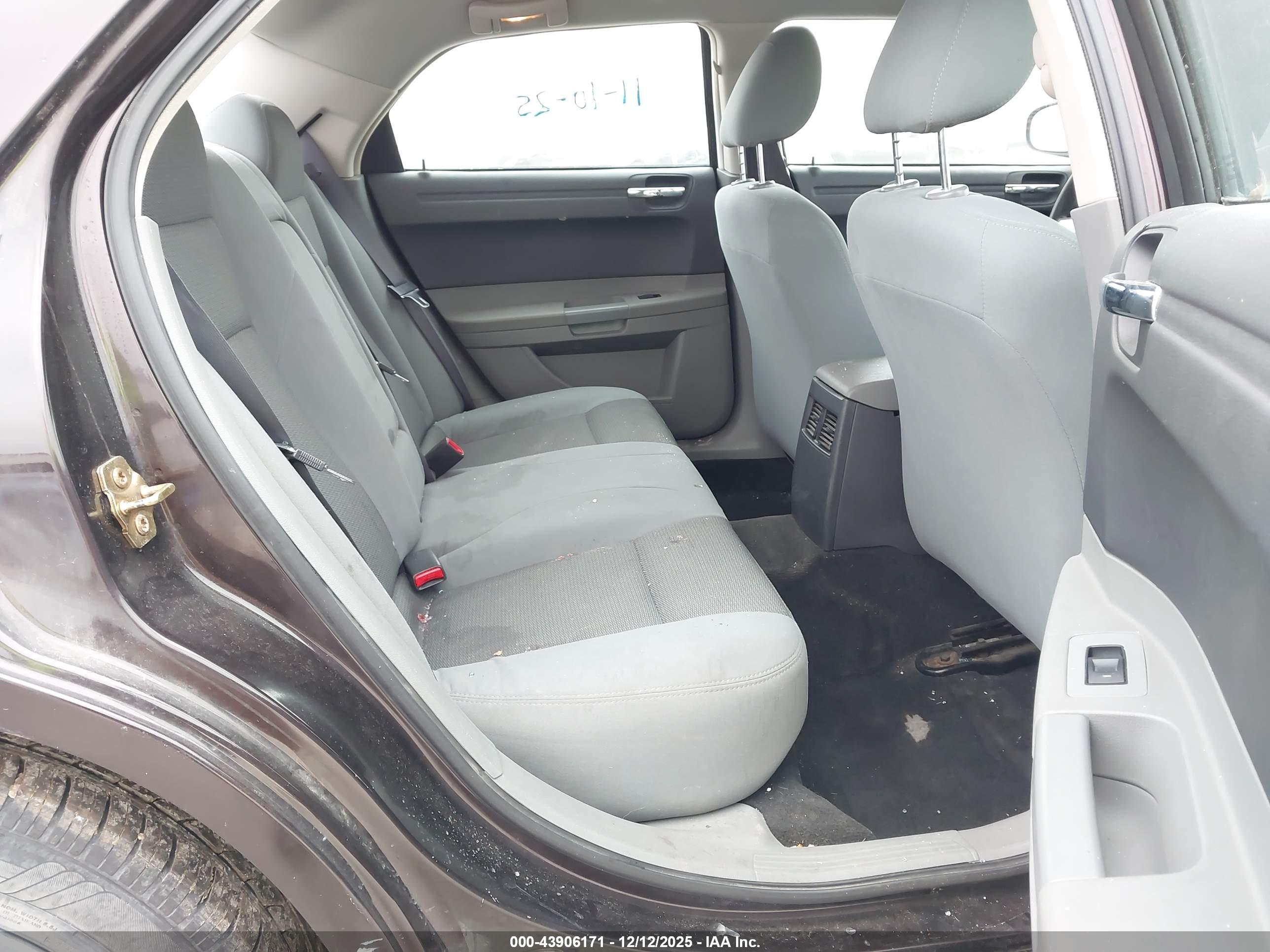 CHRYSLER 300 image 8