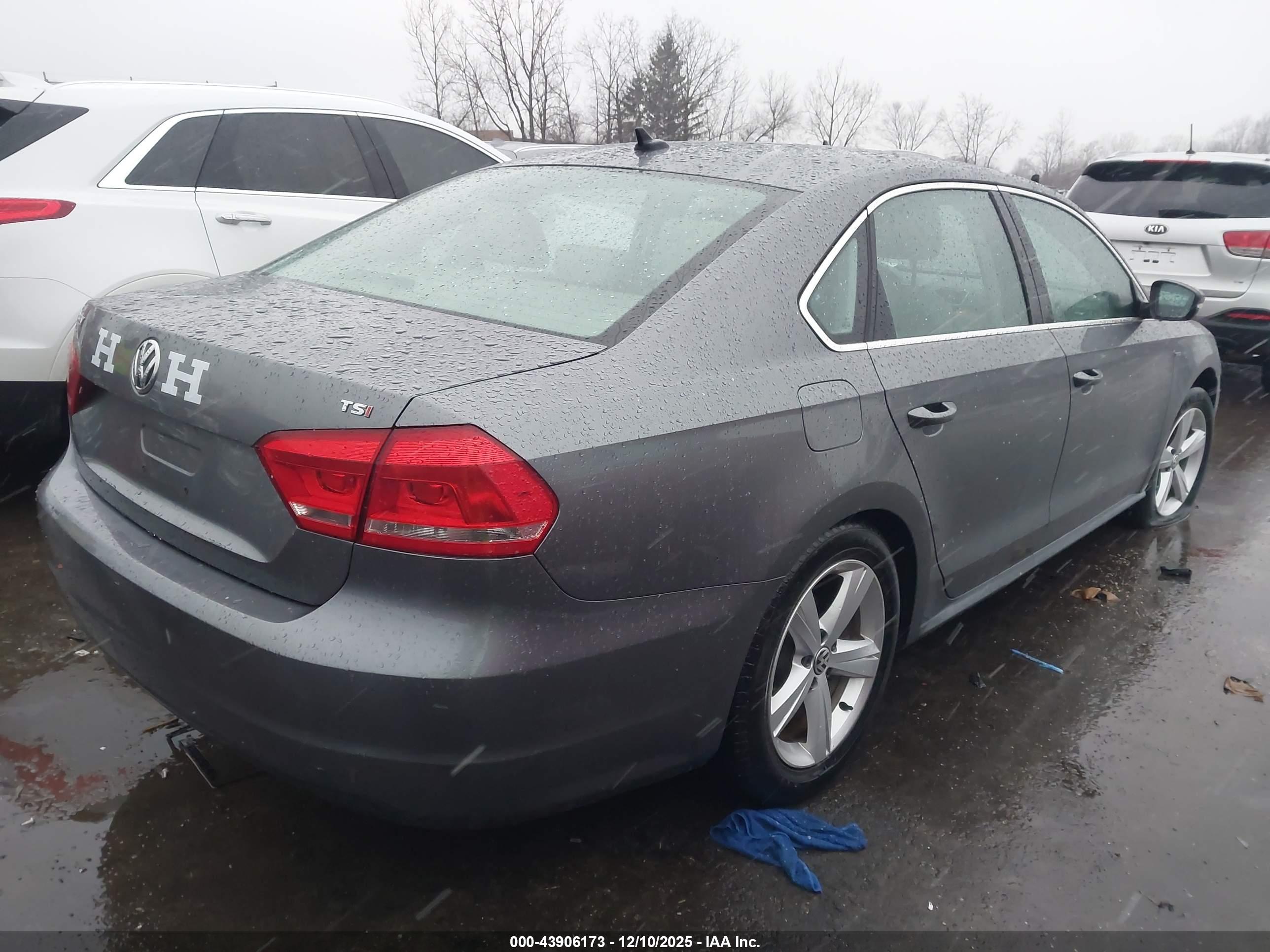 VOLKSWAGEN PASSAT image 4