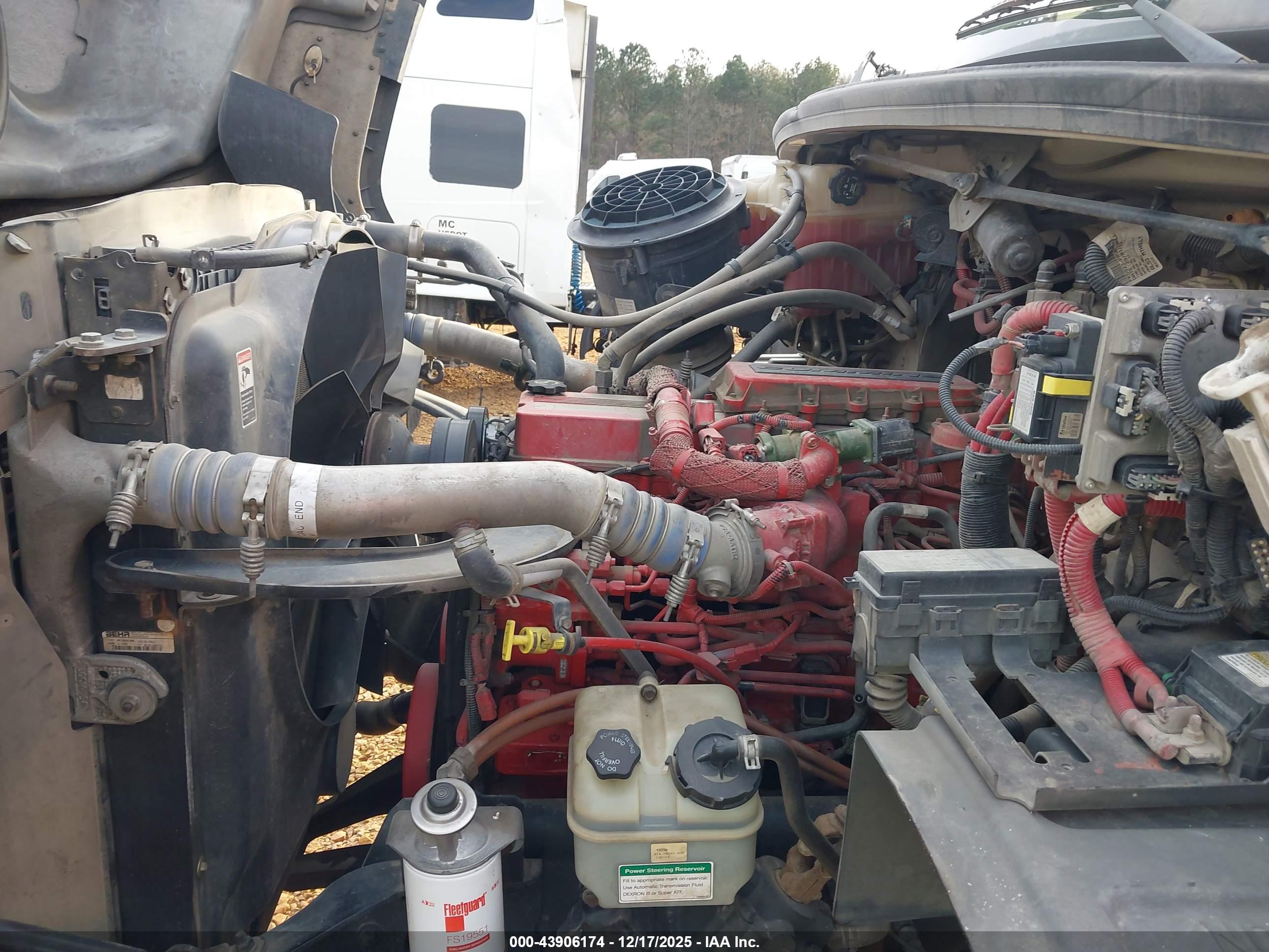 FREIGHTLINER 114SD image 10