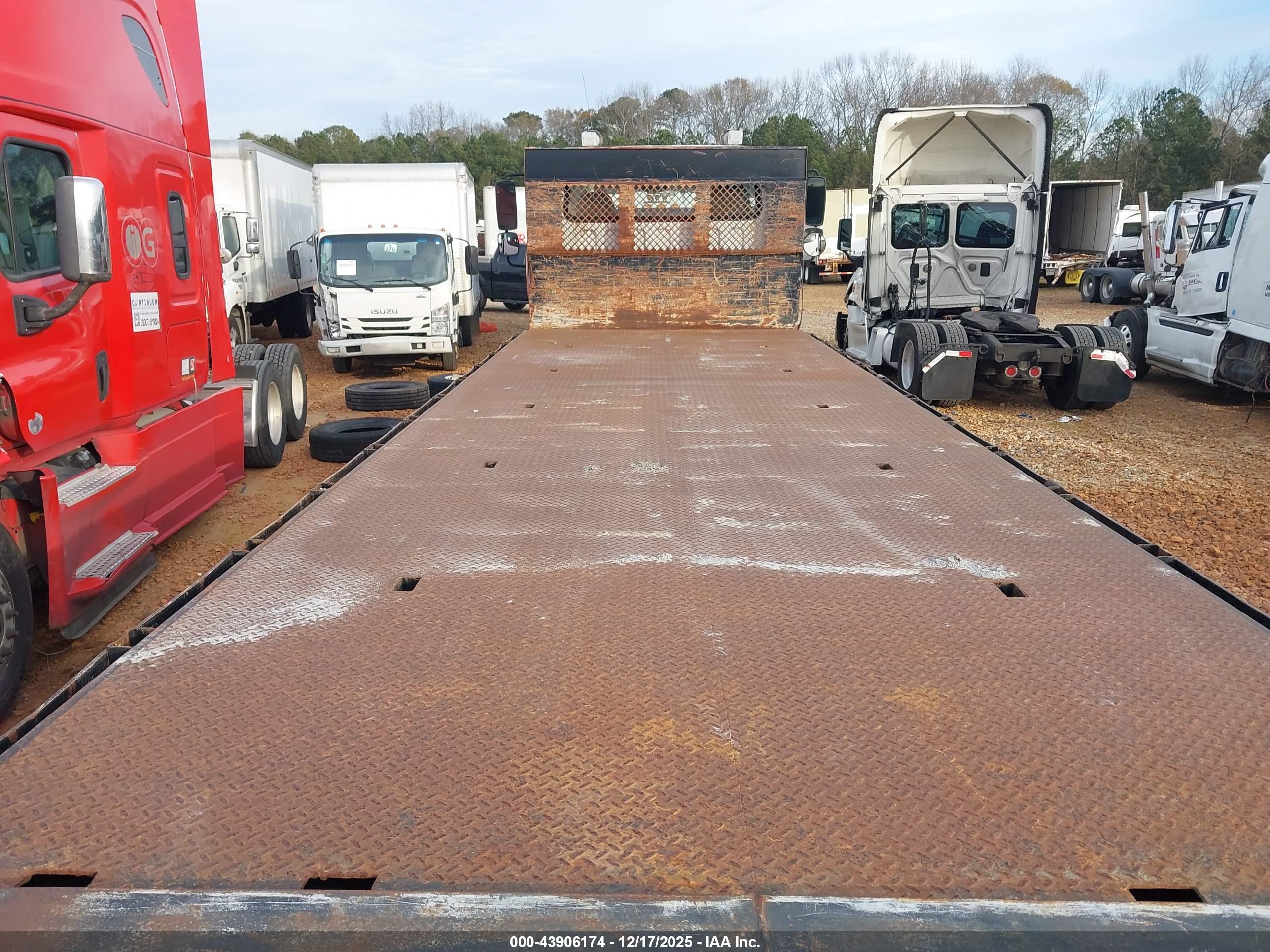FREIGHTLINER 114SD image 8