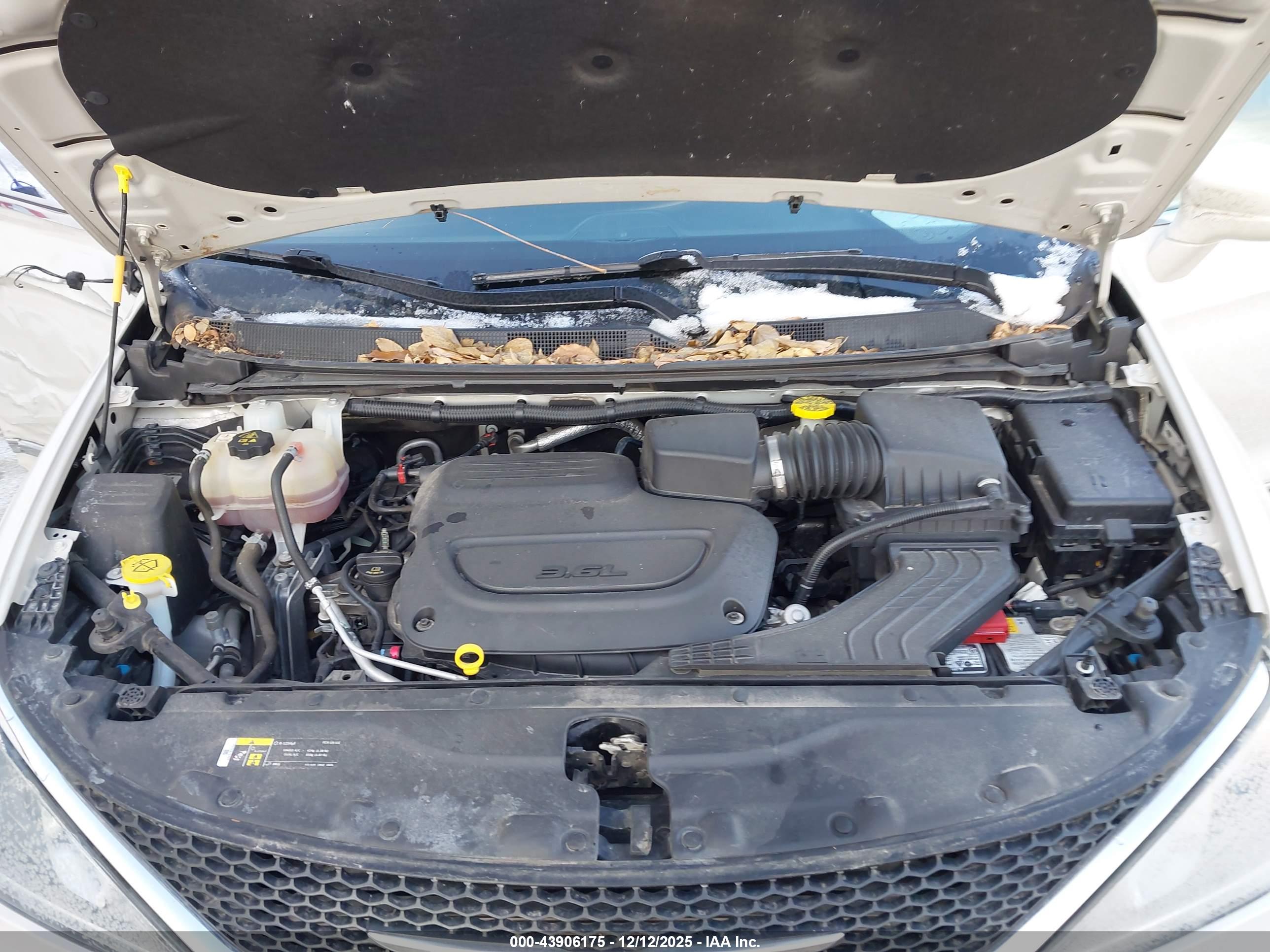 CHRYSLER PACIFICA image 10