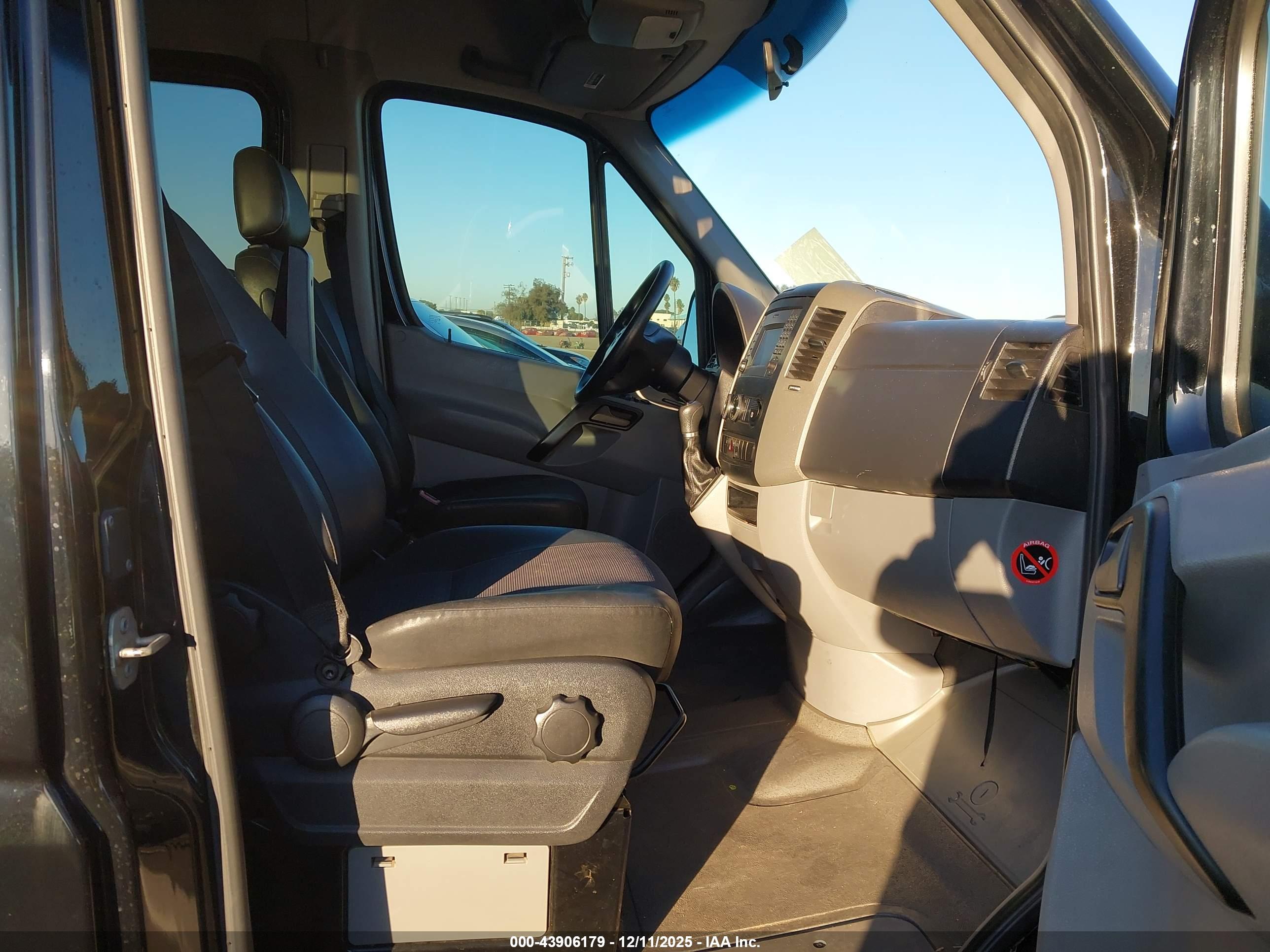 MERCEDES-BENZ SPRINTER image 5