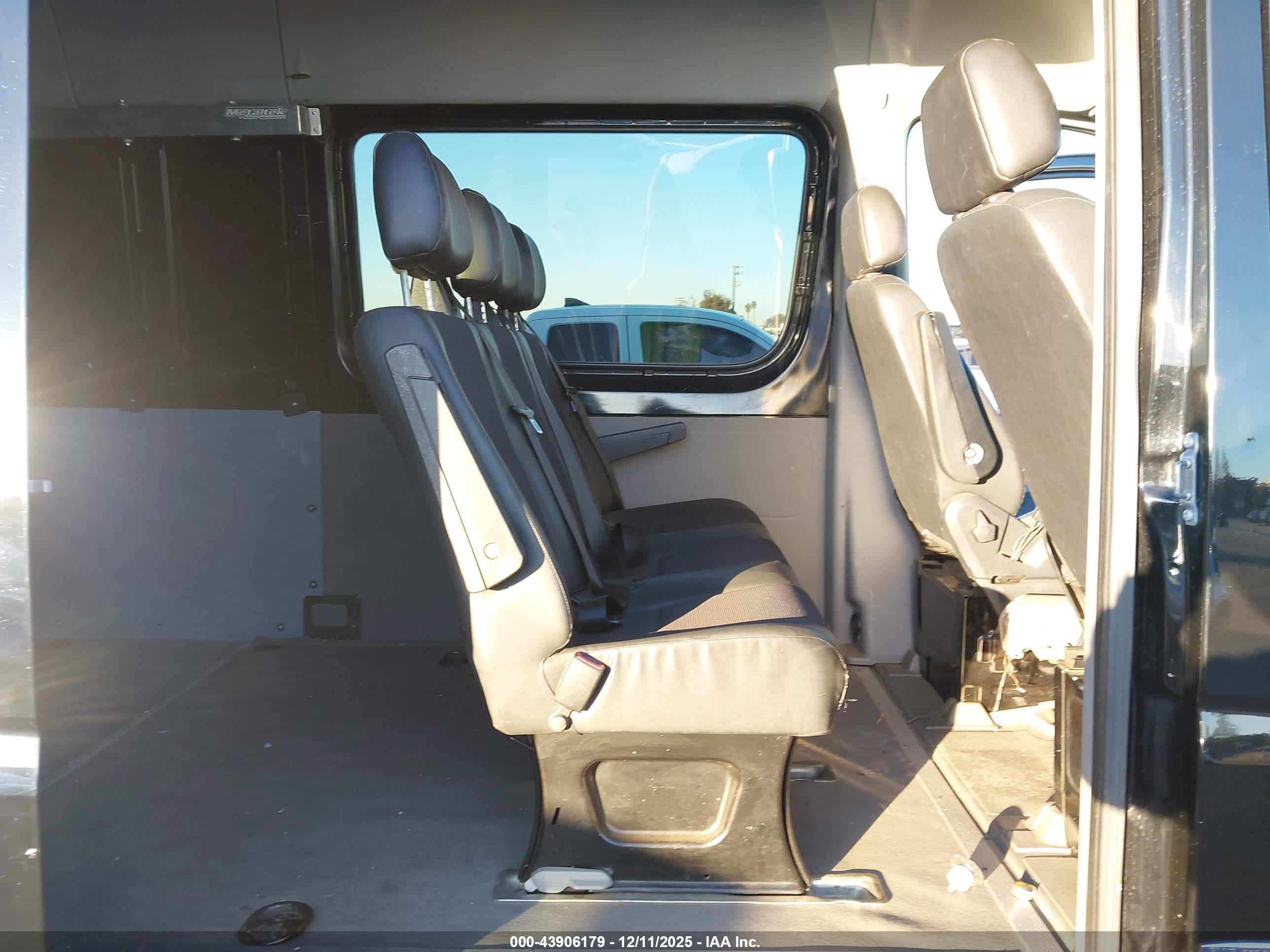 MERCEDES-BENZ SPRINTER image 8