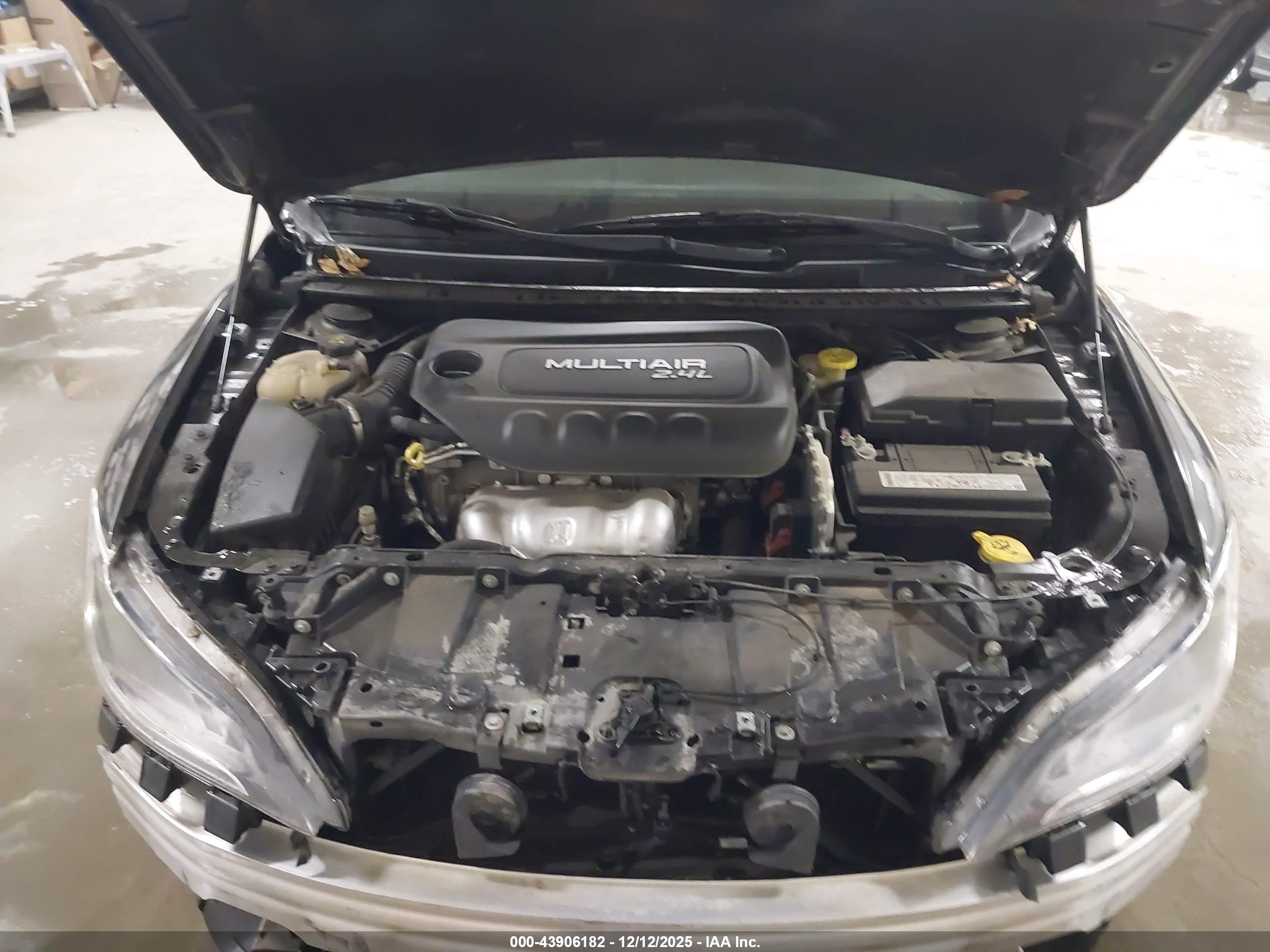 CHRYSLER 200 image 10