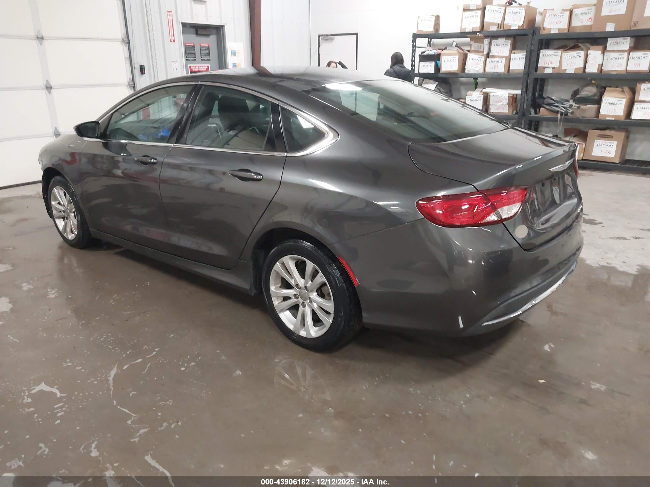 CHRYSLER 200 image 3