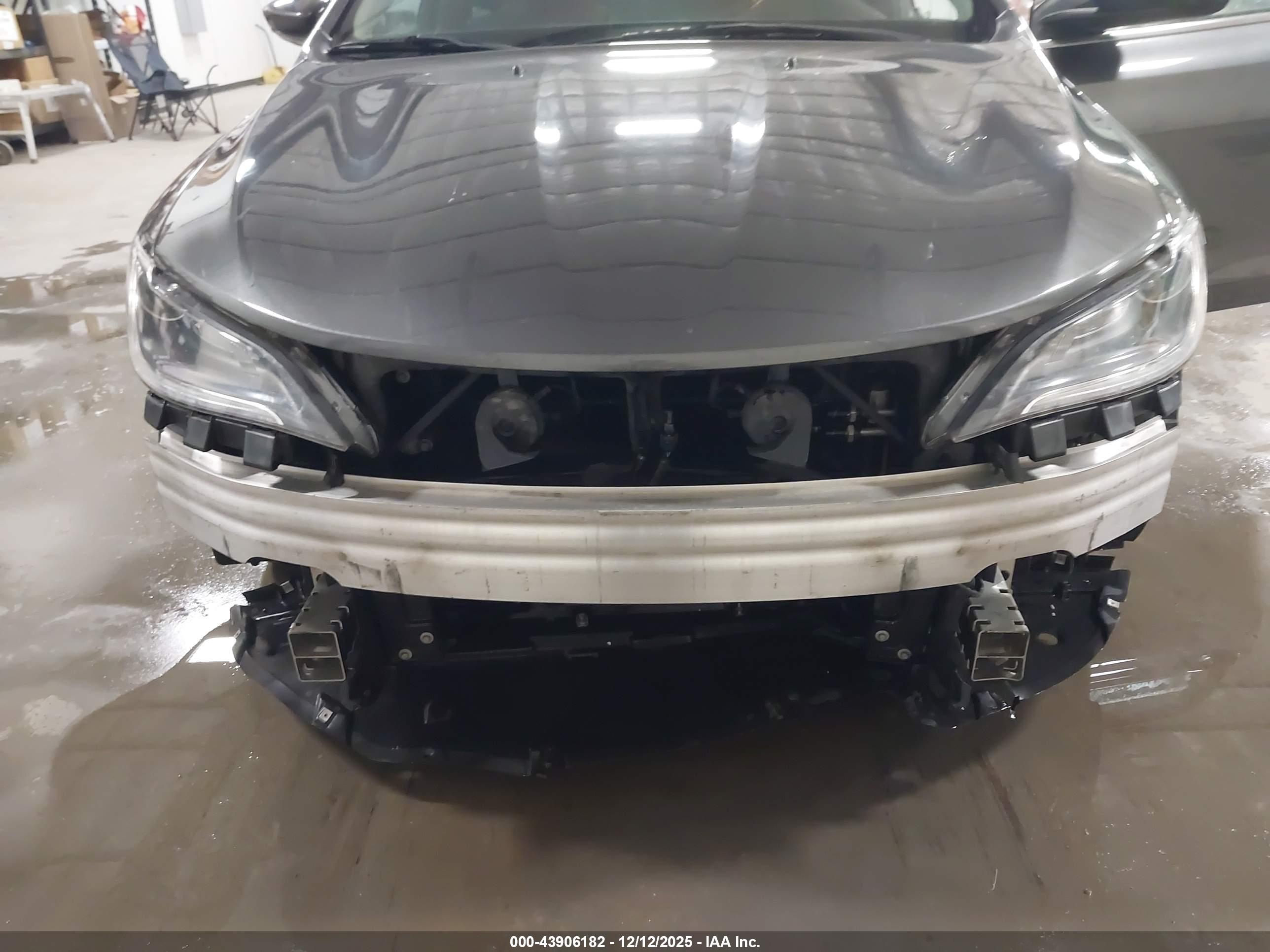 CHRYSLER 200 image 6