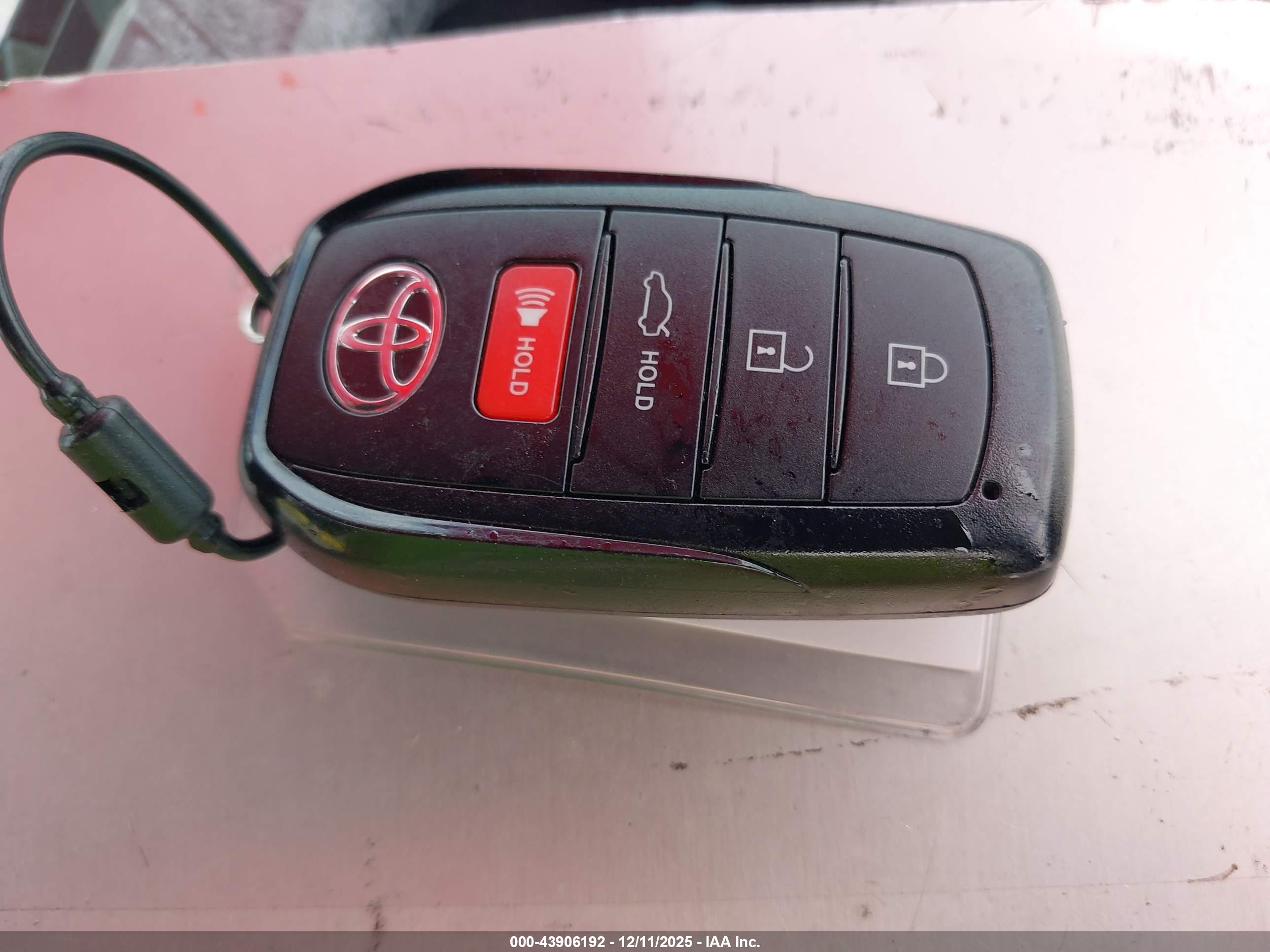 TOYOTA CAMRY image 11
