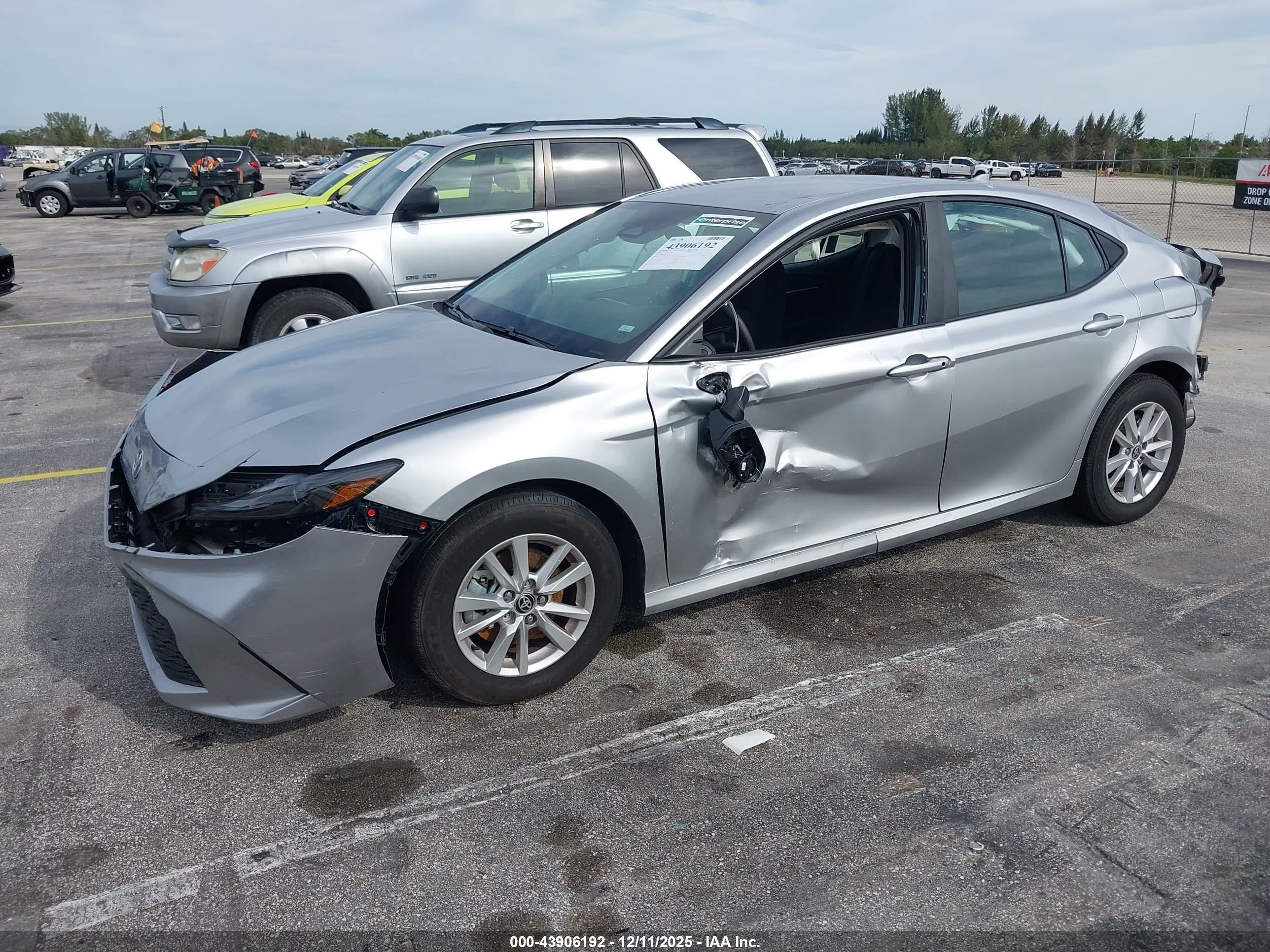 TOYOTA CAMRY image 2
