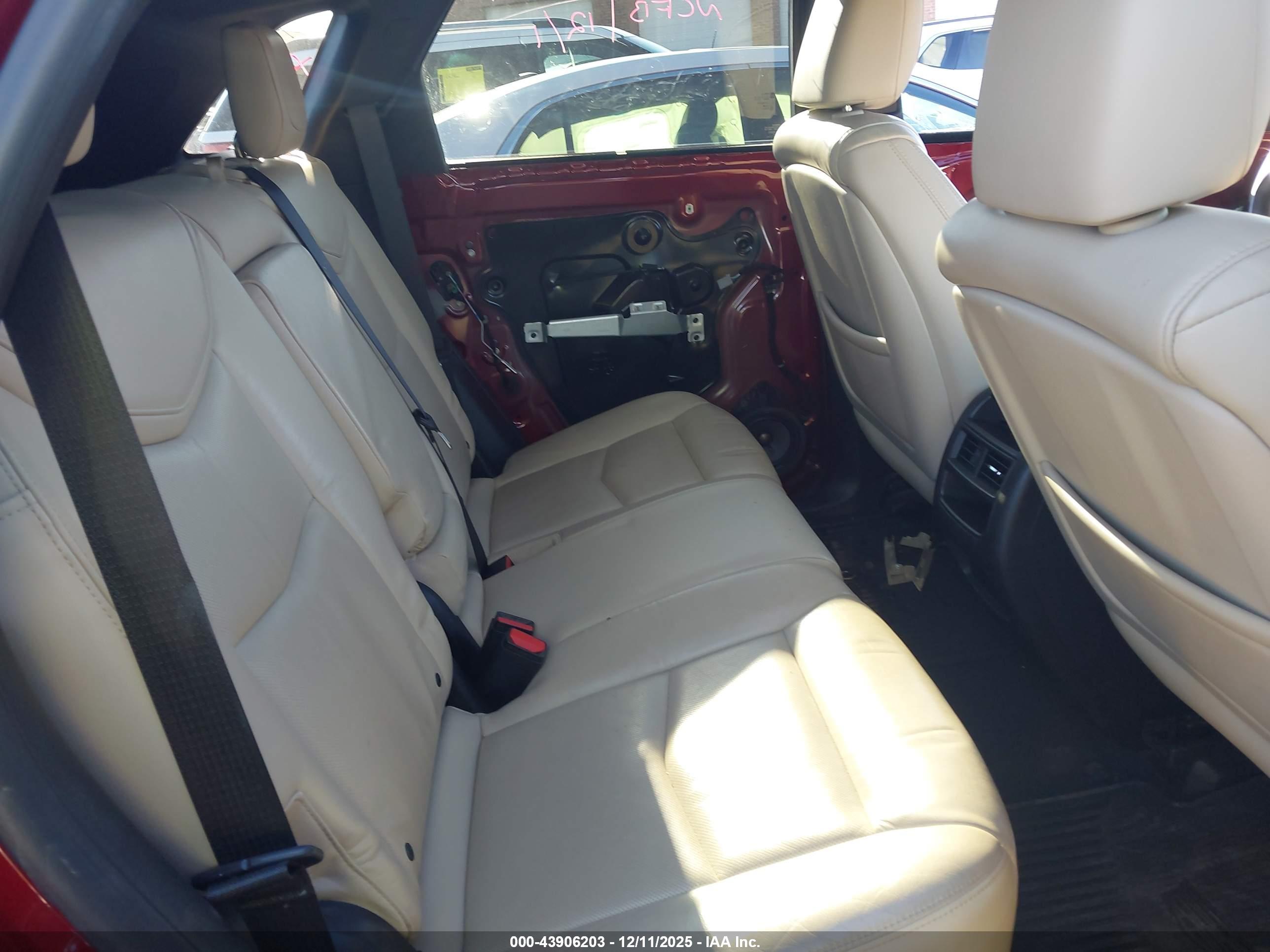 CADILLAC XT5 image 8