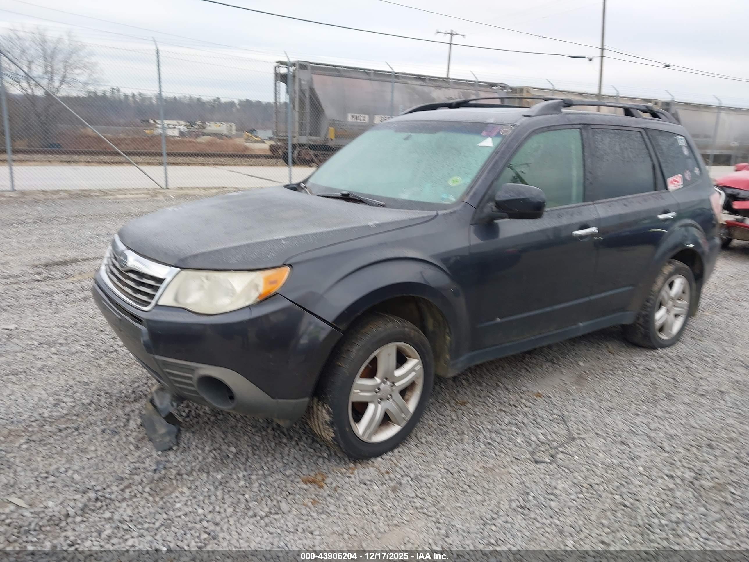SUBARU FORESTER image 2