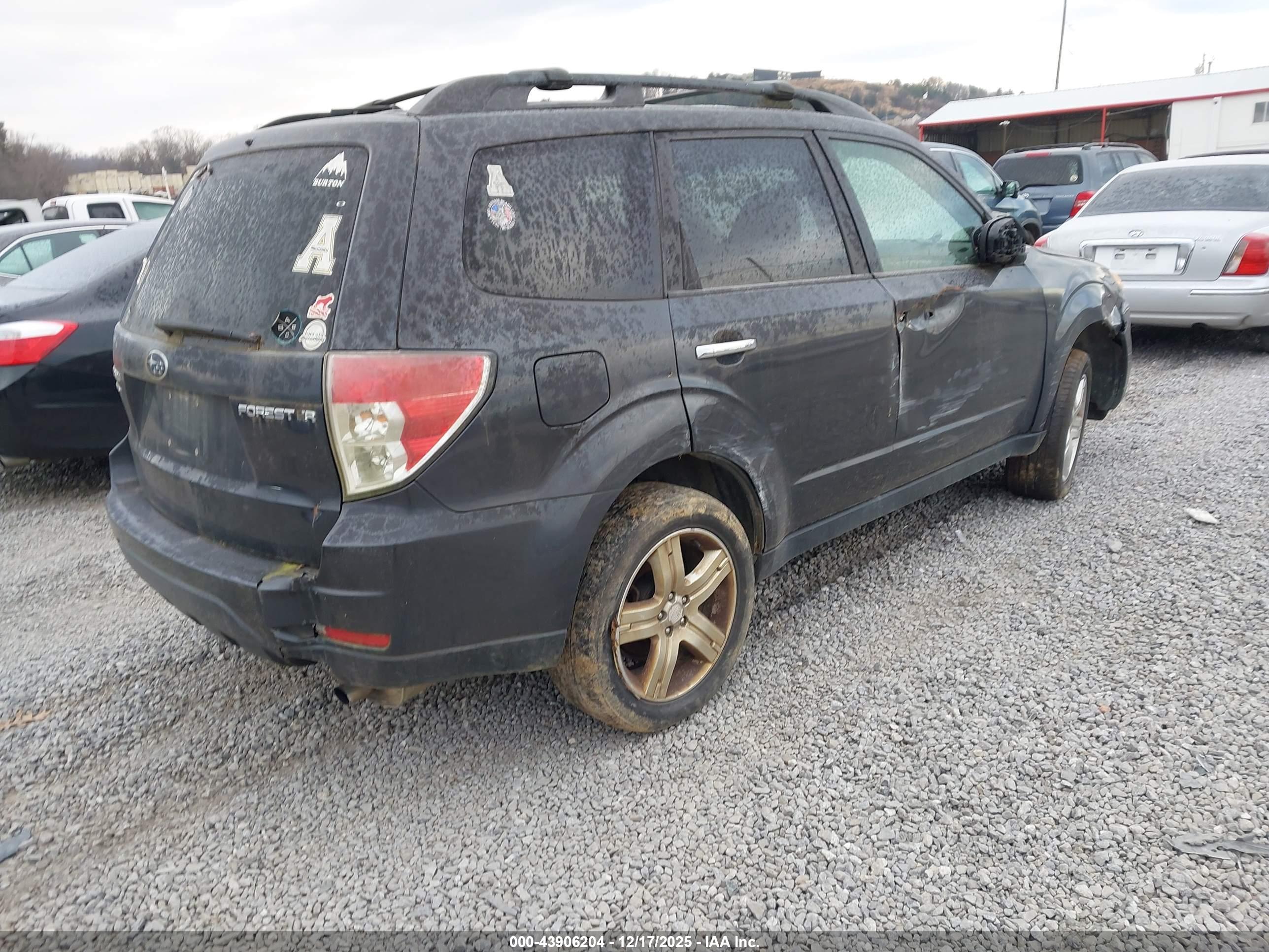 SUBARU FORESTER image 4