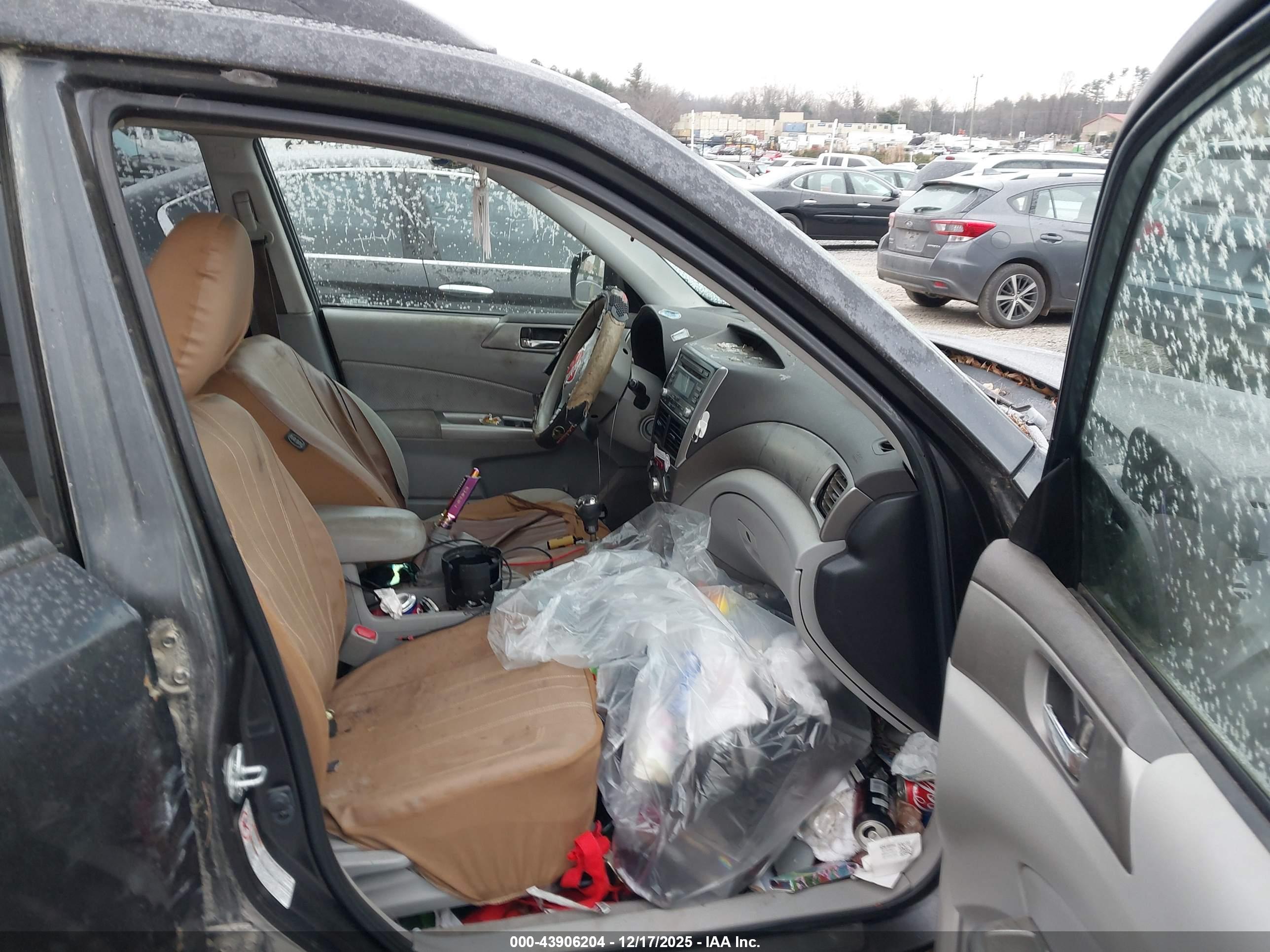 SUBARU FORESTER image 5