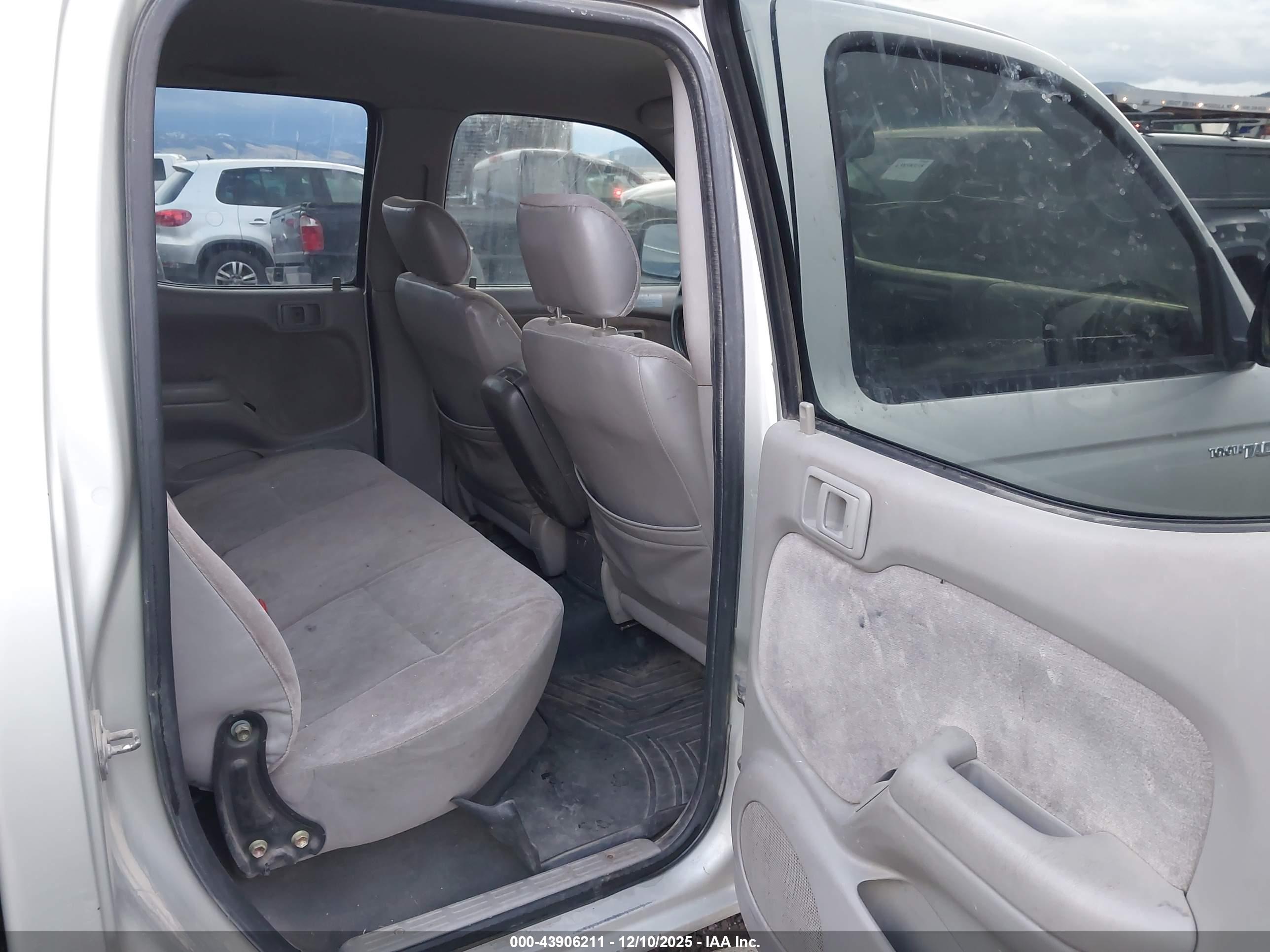 TOYOTA TACOMA image 8
