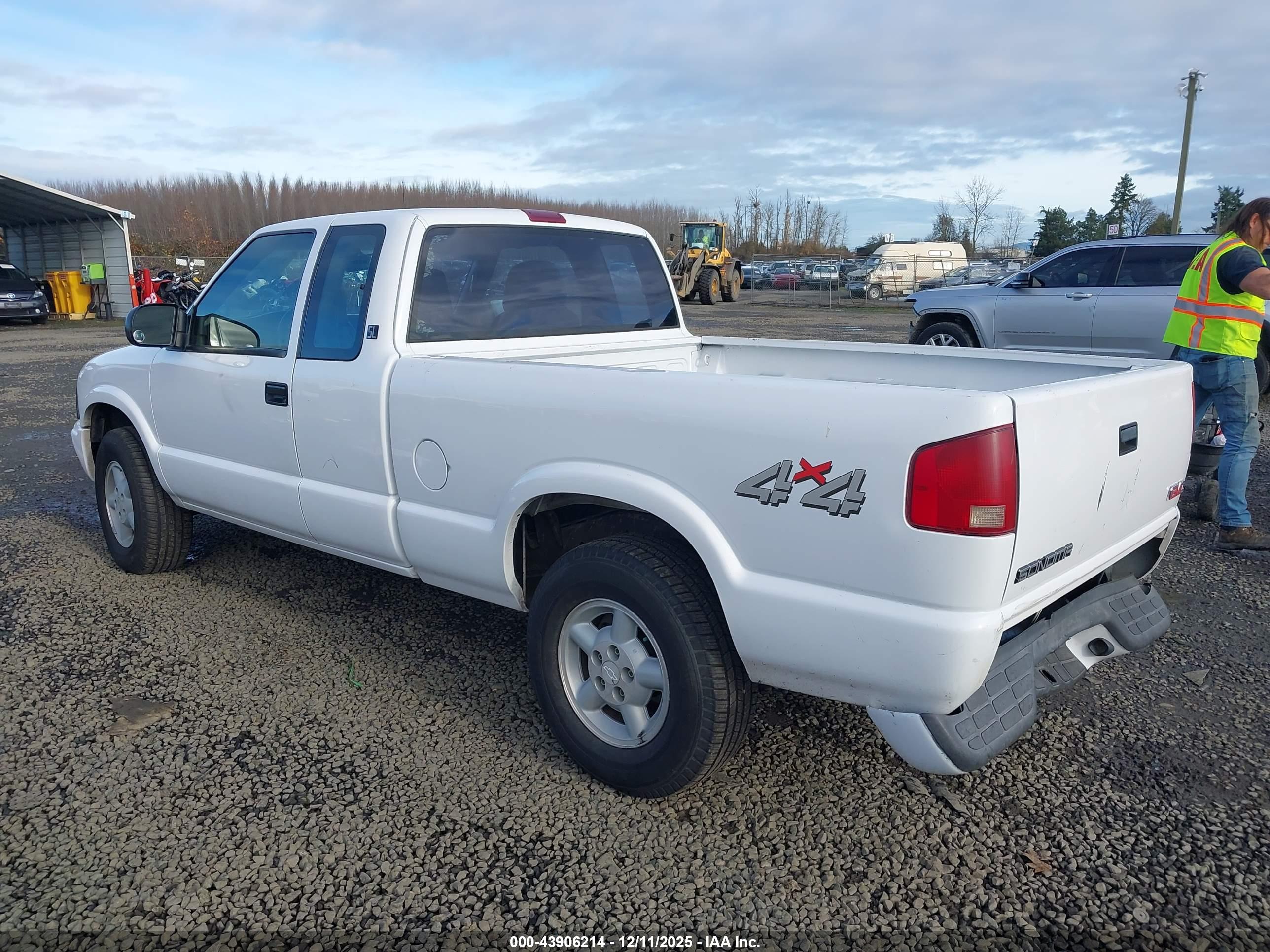 GMC SONOMA image 3