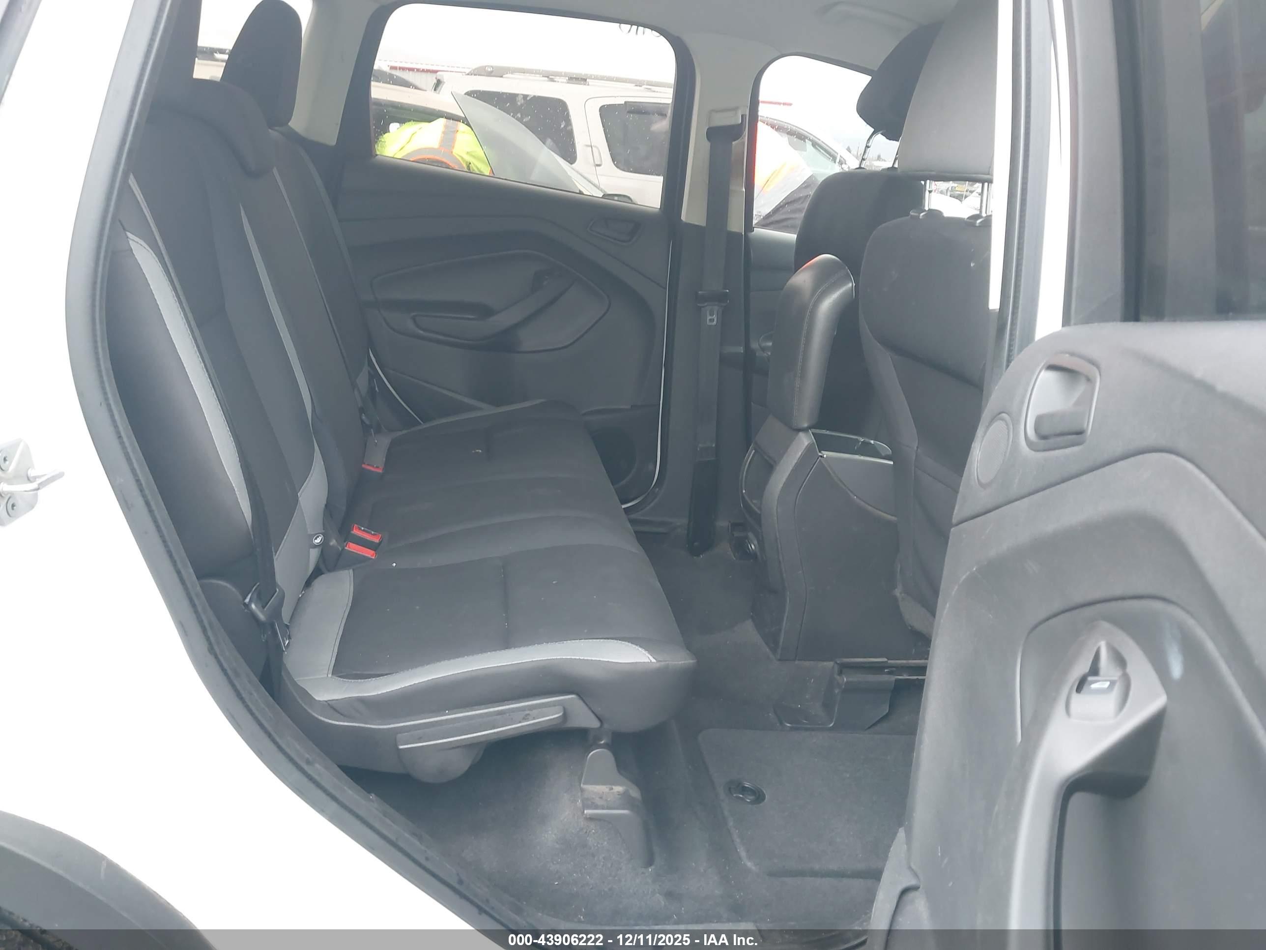 FORD ESCAPE image 8
