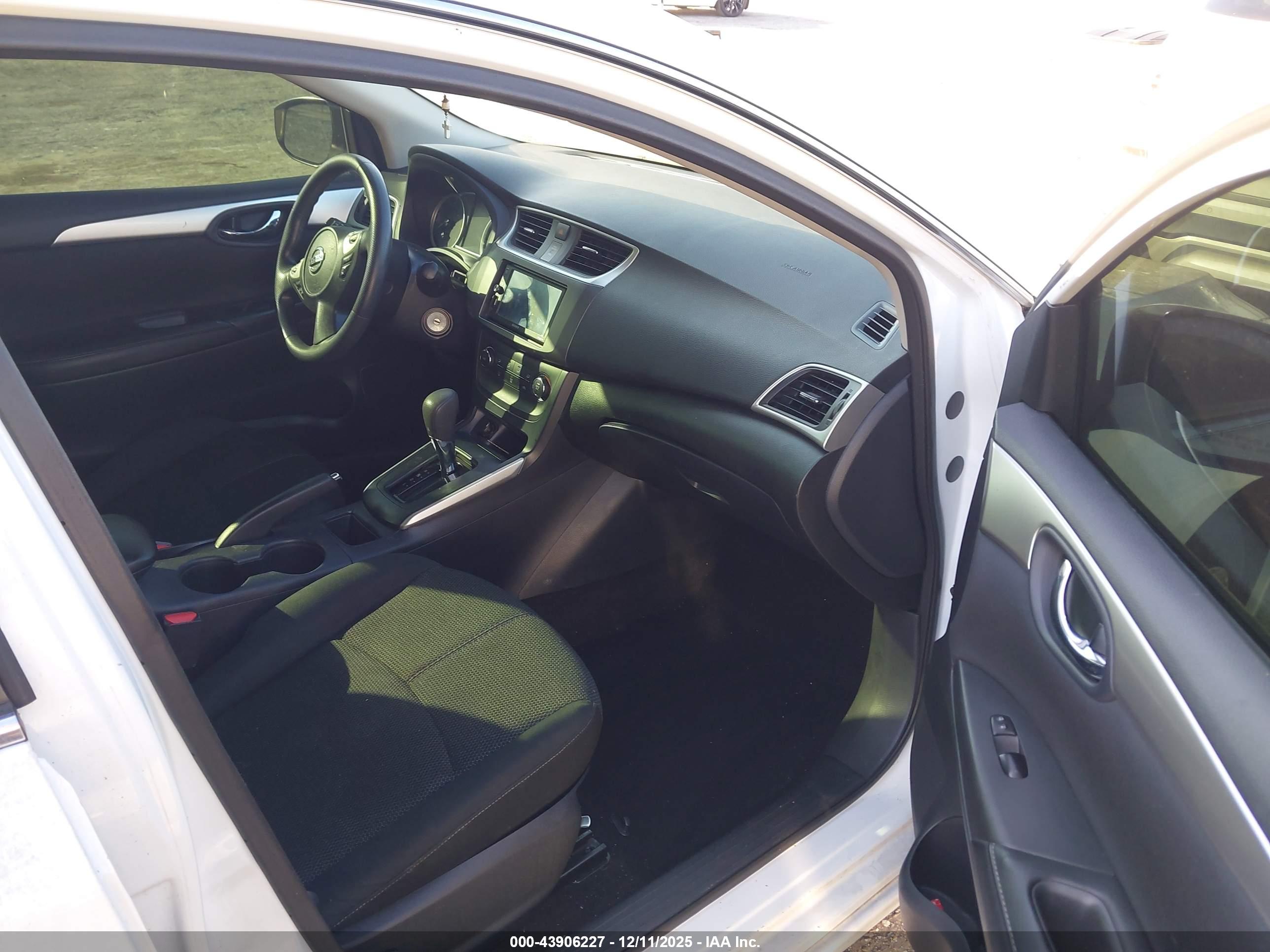 NISSAN SENTRA image 5