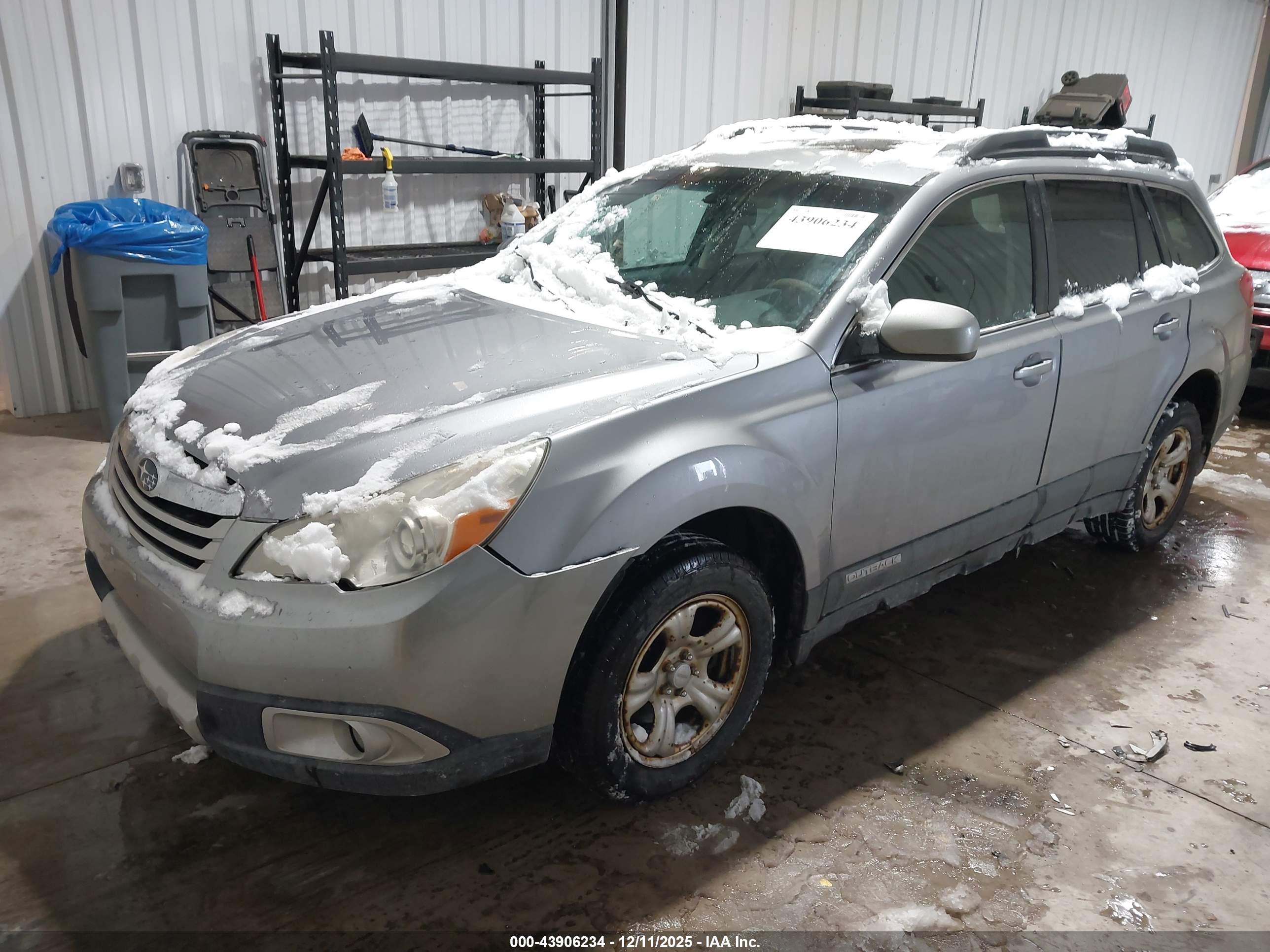SUBARU OUTBACK image 2