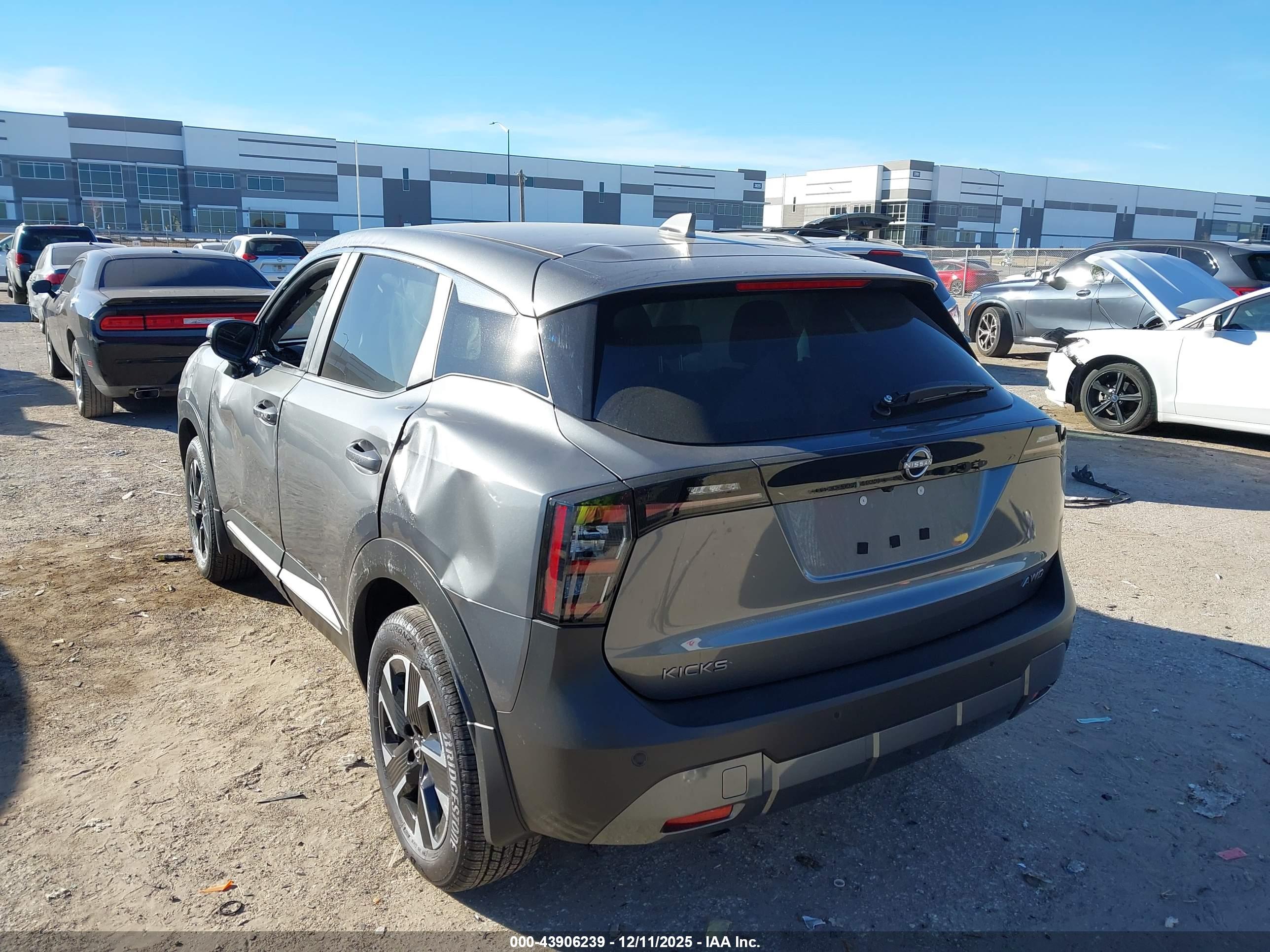 NISSAN KICKS image 3